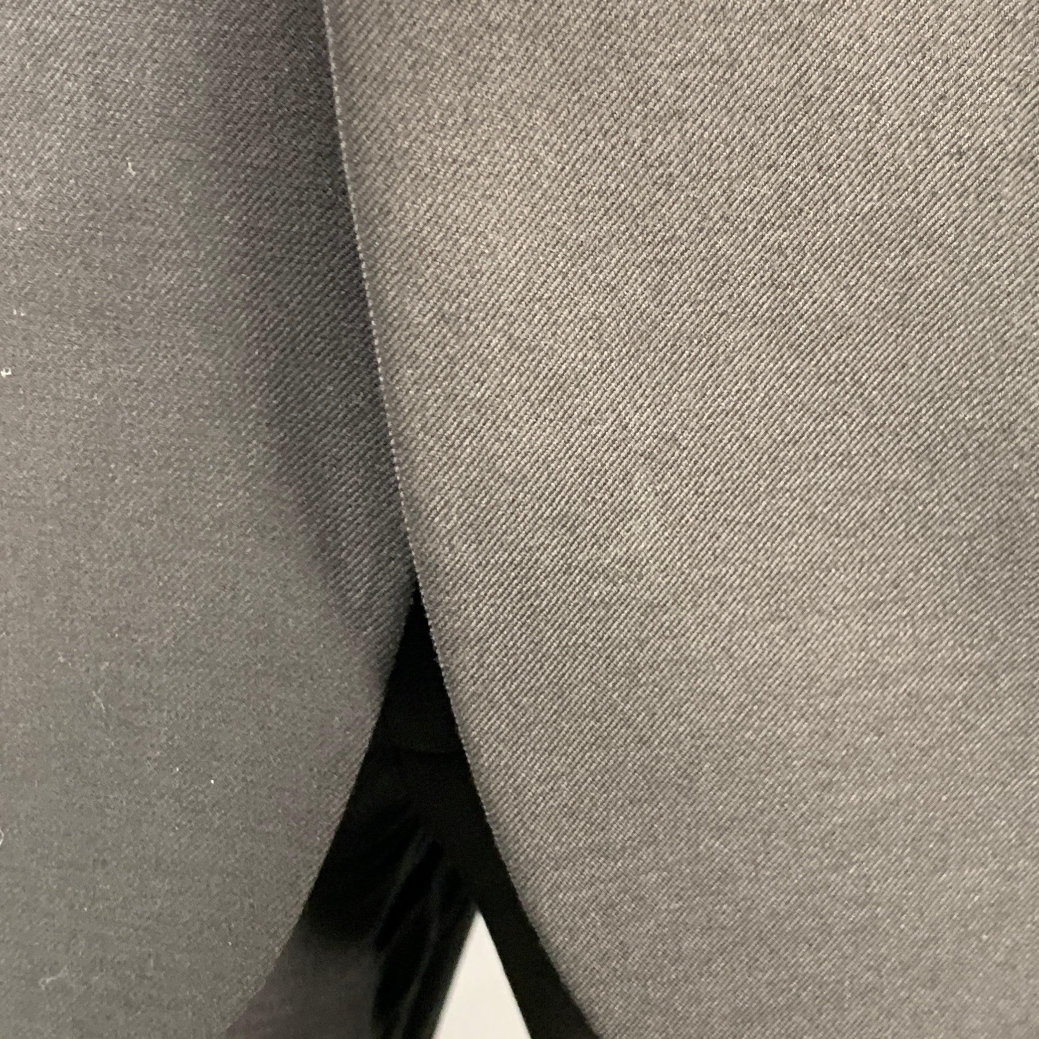HUGO BOSS Größe 44 Schwarz Wolle Einreiher mit Kerbrevers Anzug im Angebot 3