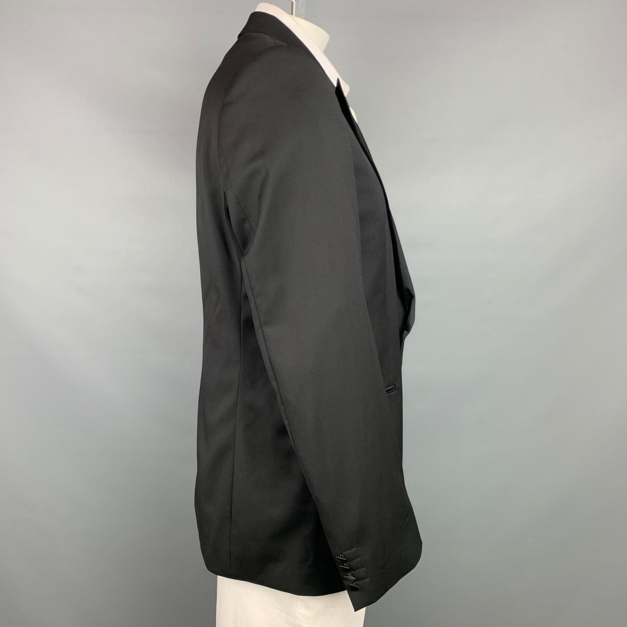 HUGO BOSS Size 44 Regular Black Wool Peak Lapel Sport Coat In Good Condition For Sale In San Francisco, CA