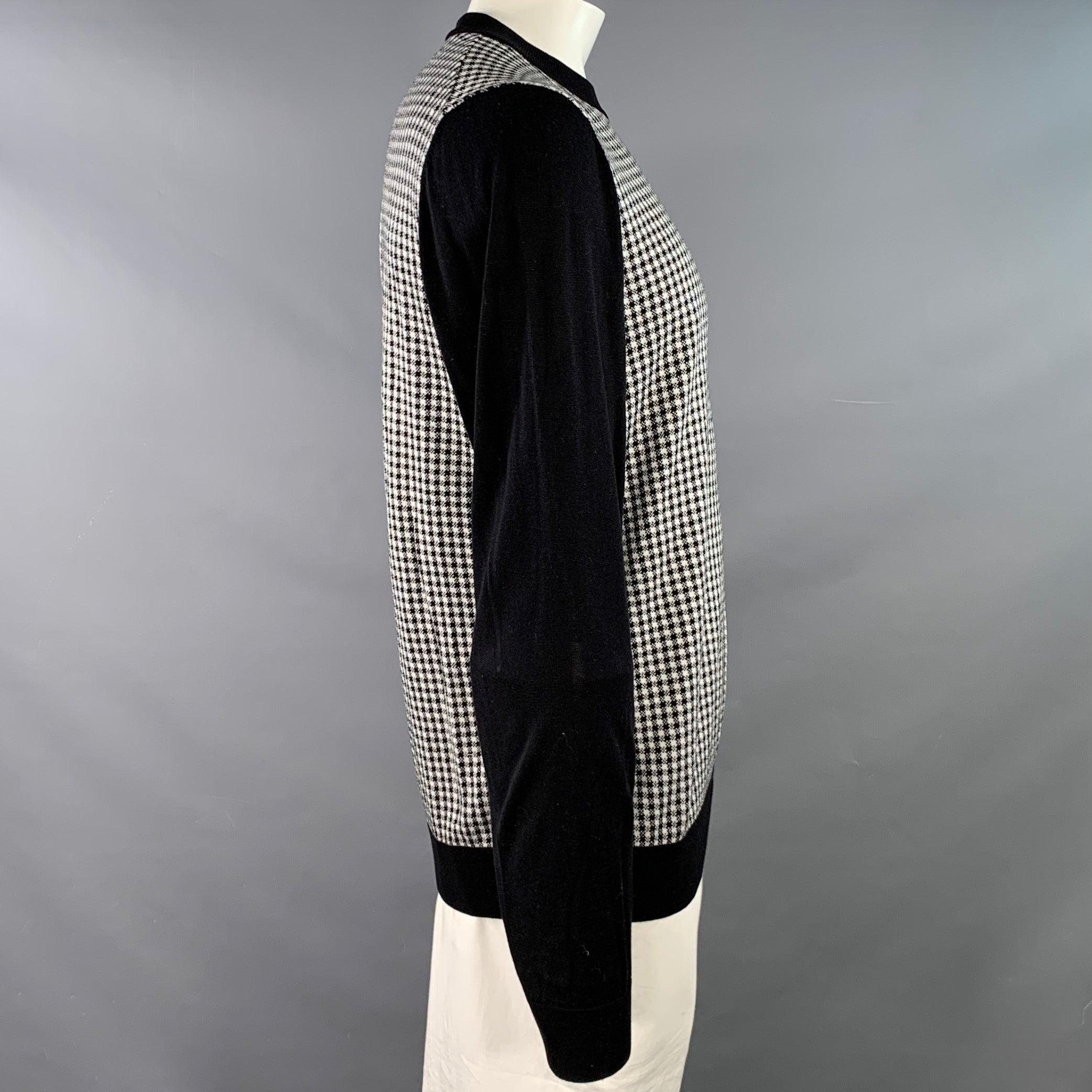 BOSS by HUGO BOSS pullover
in a black and white cotton knit featuring a houndstooth pattern, contrasting black sleeves, and crew neck.Very Good Pre-Owned Condition. Minor marks, which are well-hidden by pattern. 

Marked:   XL 

Measurements: 

