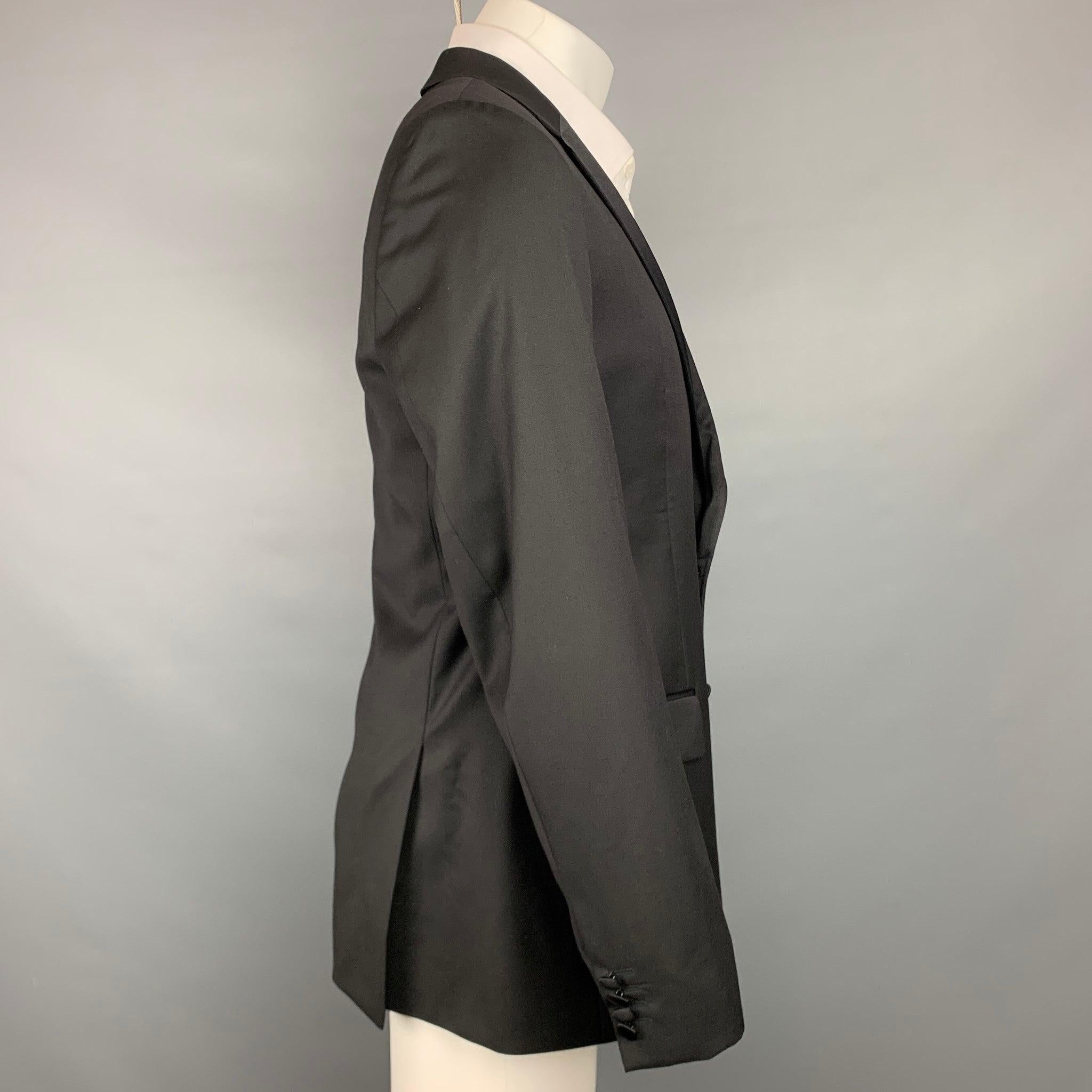 HUGO BOSS Super 120 Size 42 Regular Black Wool Notch Lapel Sport Coat In Good Condition For Sale In San Francisco, CA