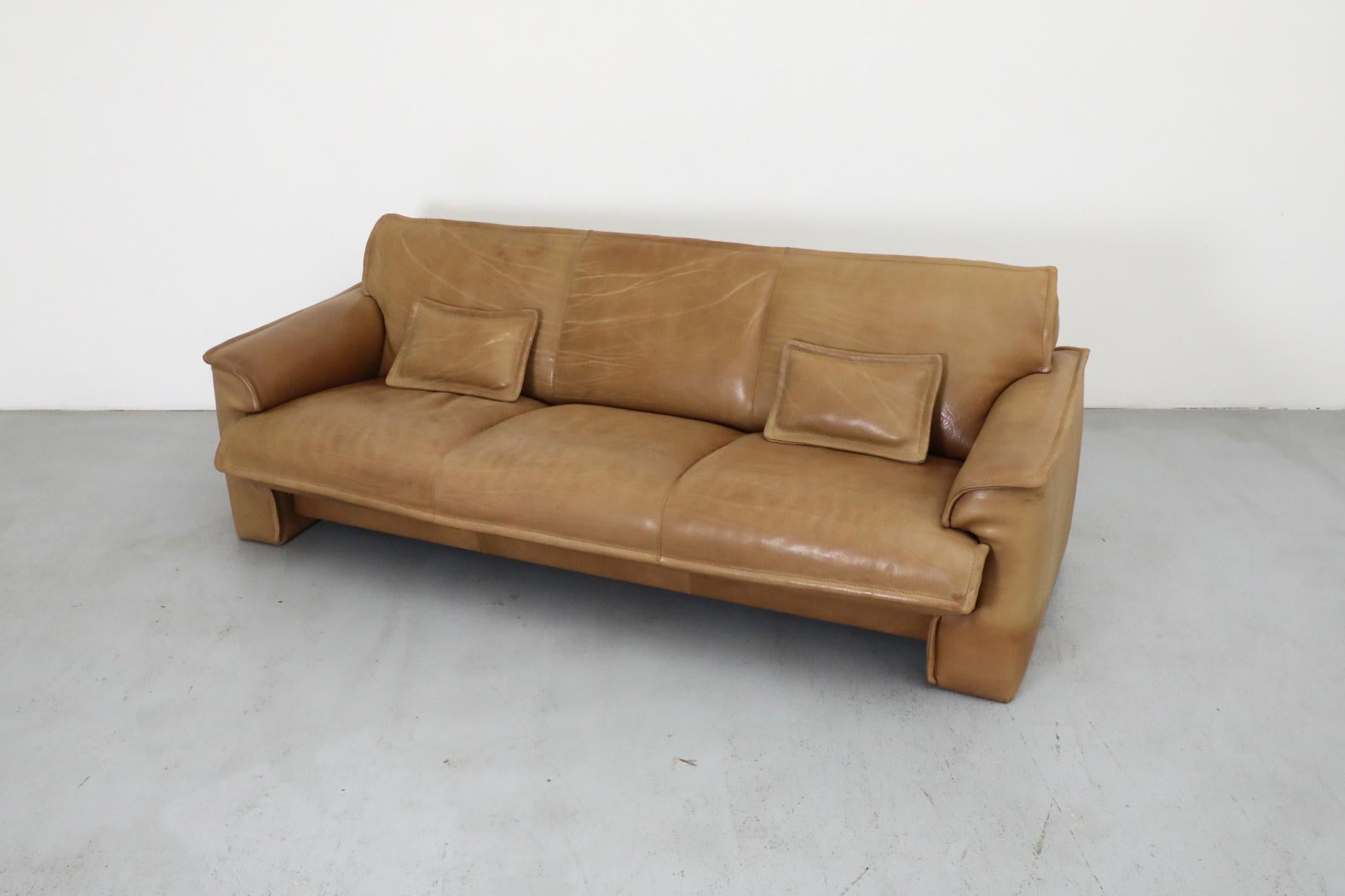 Hugo de Ruiter Leolux Mid-Century Büffelleder Dreisitzer-Sofa, 1970er Jahre (Ende des 20. Jahrhunderts) im Angebot