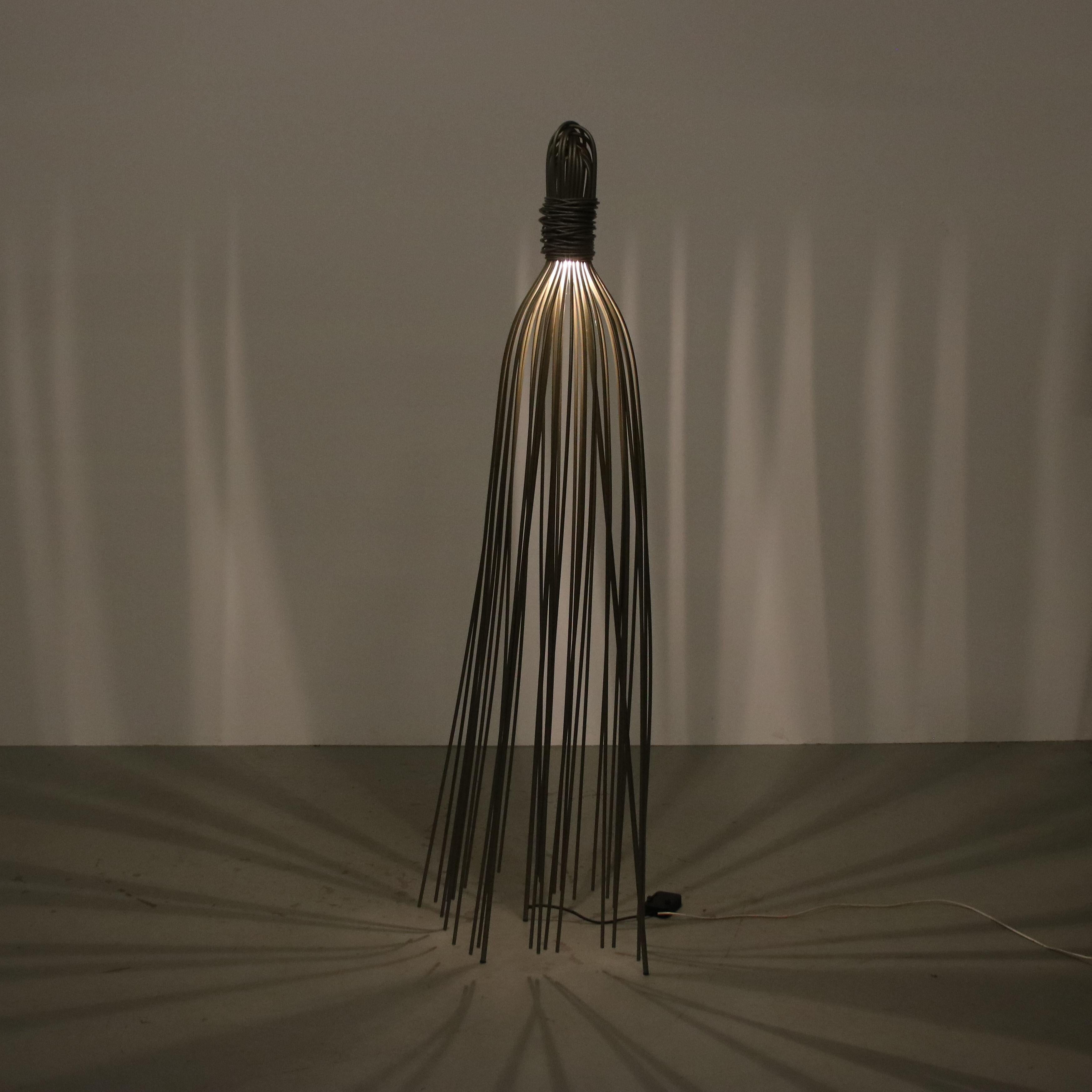 Métal Lampadaire/ Sculpture lumineuse Hugo de Jean-Francois Crochet pour Terzani, Italie  en vente
