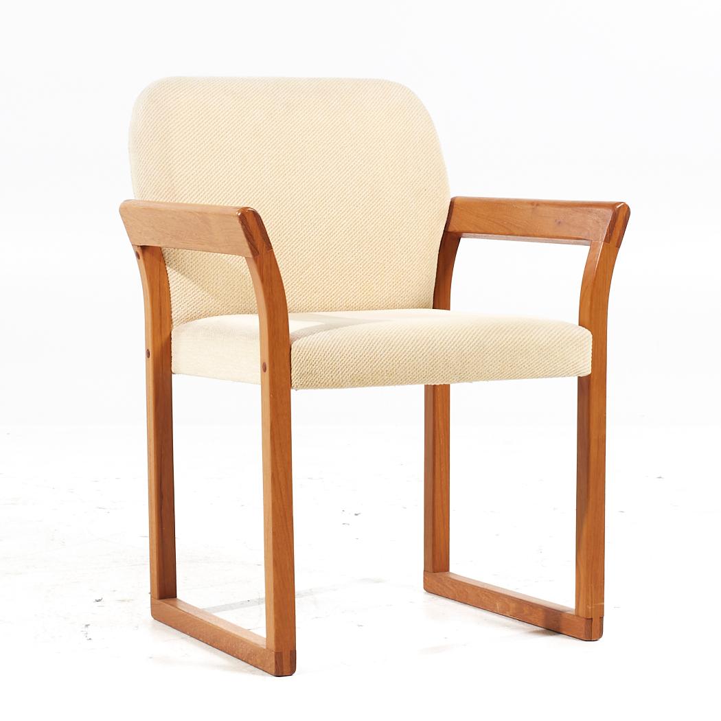 Hugo Frandsen for Stolefabrik Mid Century Danish Teak Dining Chairs - Set of 4 In Good Condition For Sale In Countryside, IL