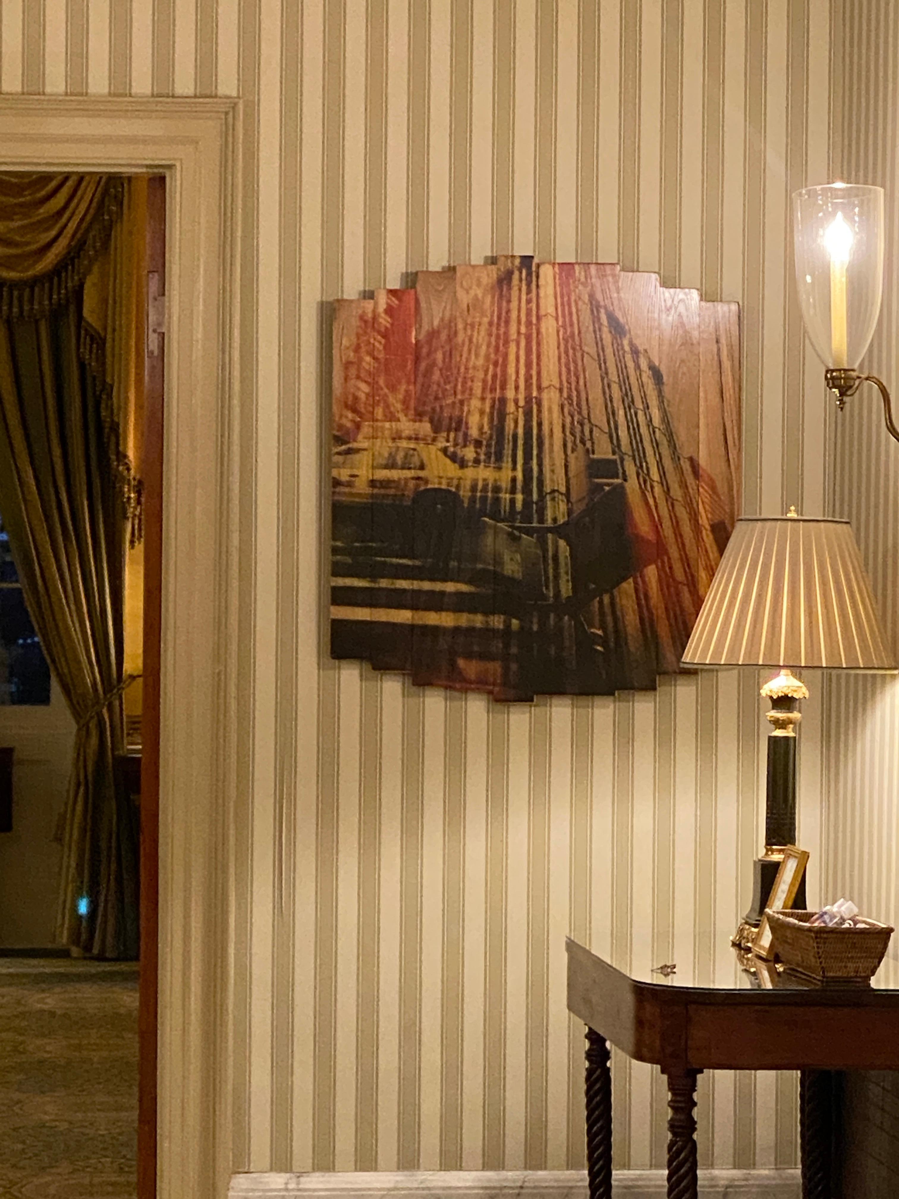 Rays of City Light, Kunstfotografie auf Ahornholz, gelb und orange NYC im Angebot 7