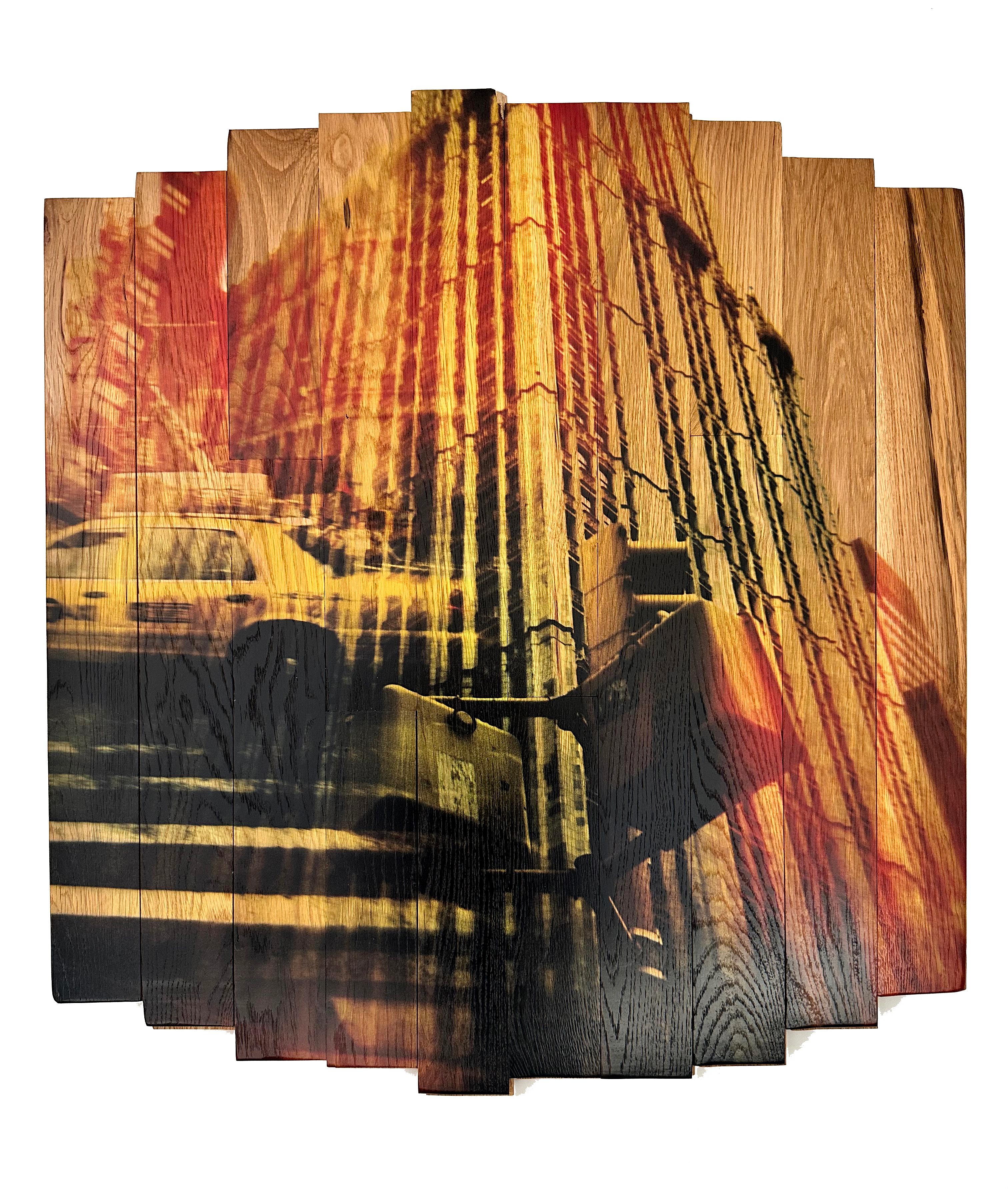 Rays of City Light, Kunstfotografie auf Ahornholz, gelb und orange NYC – Mixed Media Art von Hugo Garcia-Urrutia