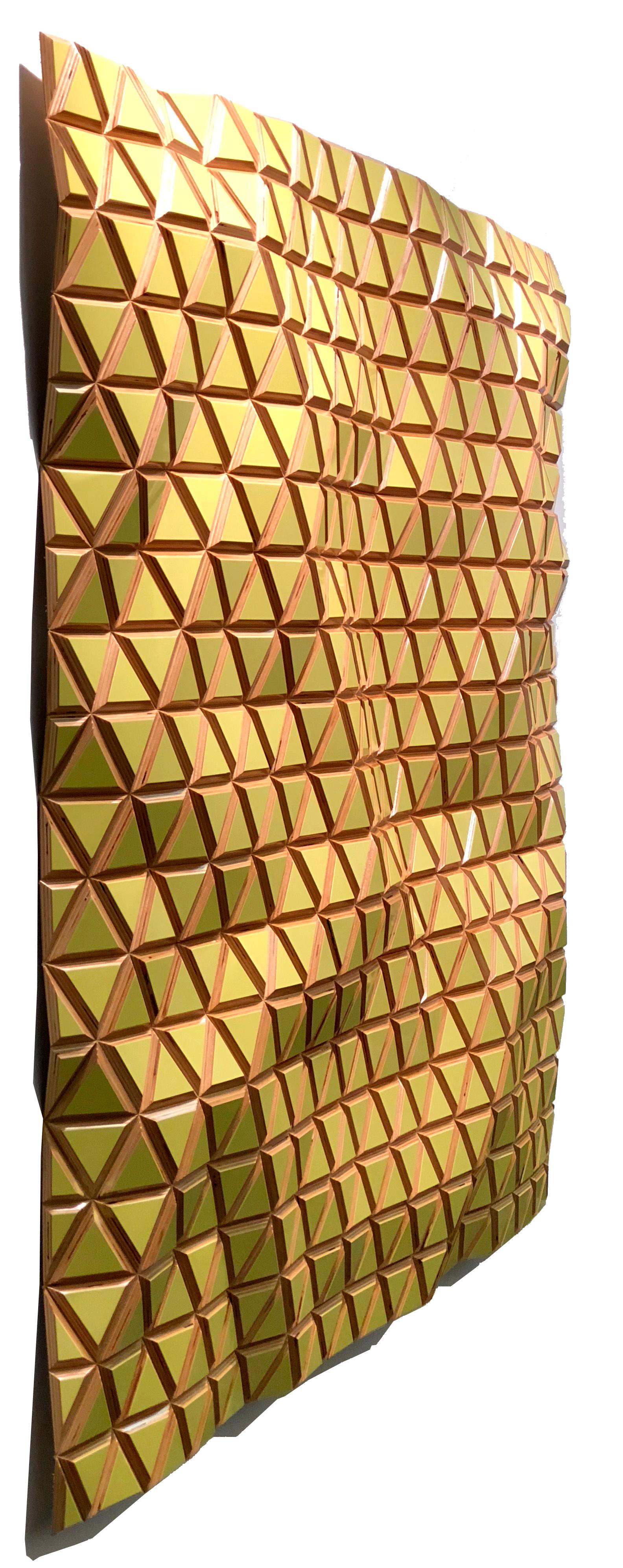 Honeycomb Conjecture, painted carved wood sculptural wall, parametric design – Sculpture von Hugo Garcia-Urrutia