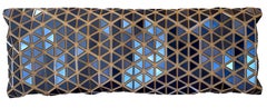 Lavender Noir, scultura da parete moderna in legno intagliato con finitura metallizzata, geometrica