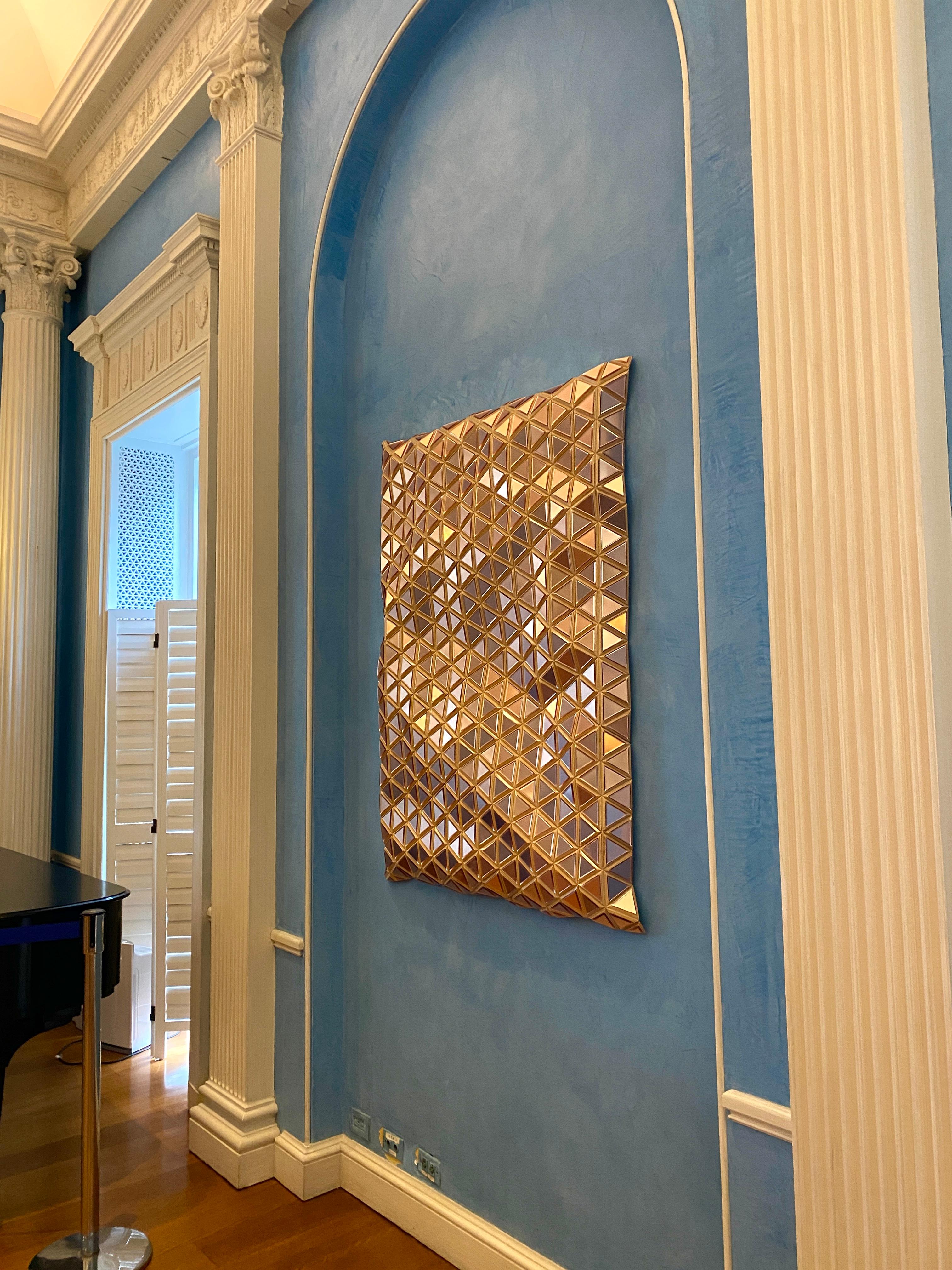Rose Gold Shimmers, Abstract metallic wooden carved modern wall sculpture, pink - Abstract Sculpture Marrón de Hugo Garcia-Urrutia