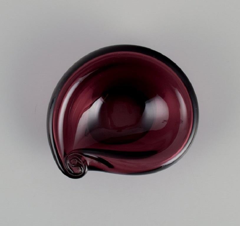 Hugo Gehlin for Gullaskruf, Sweden, Three Small Art Glass Bowls In Excellent Condition For Sale In Copenhagen, DK