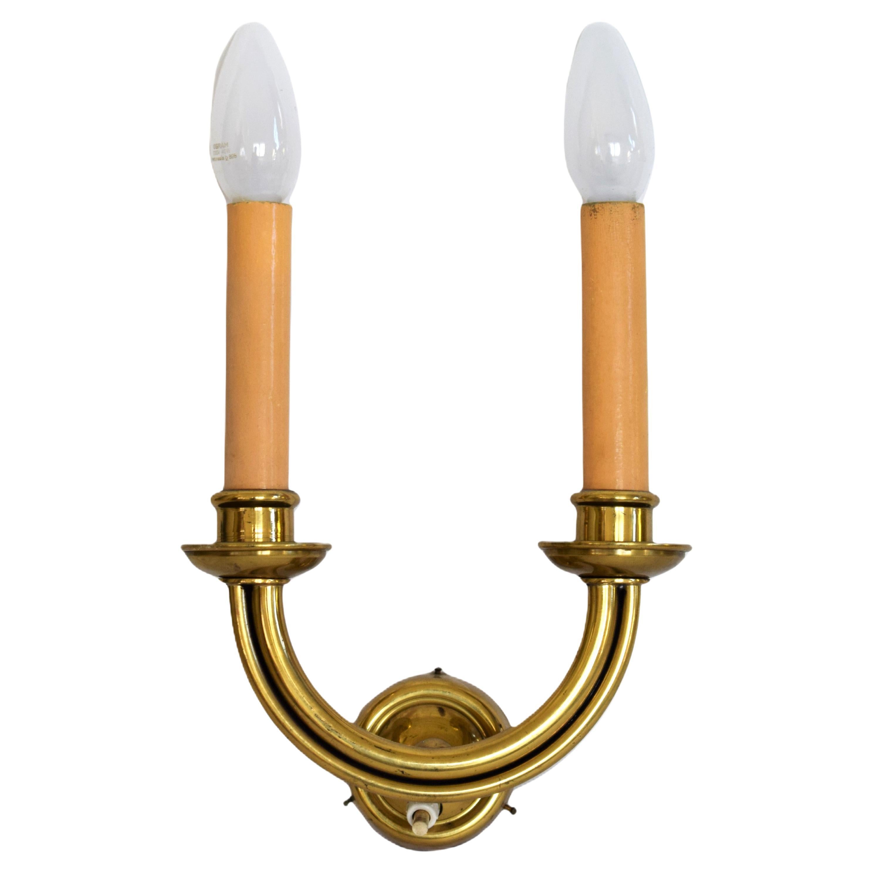 A pair of Art Deco wall lamps.
The design is attributed to Hugo Gorge.
Manufactured by the Viennese bronze foundry Melzer and Neuhardt
2 light sources E14