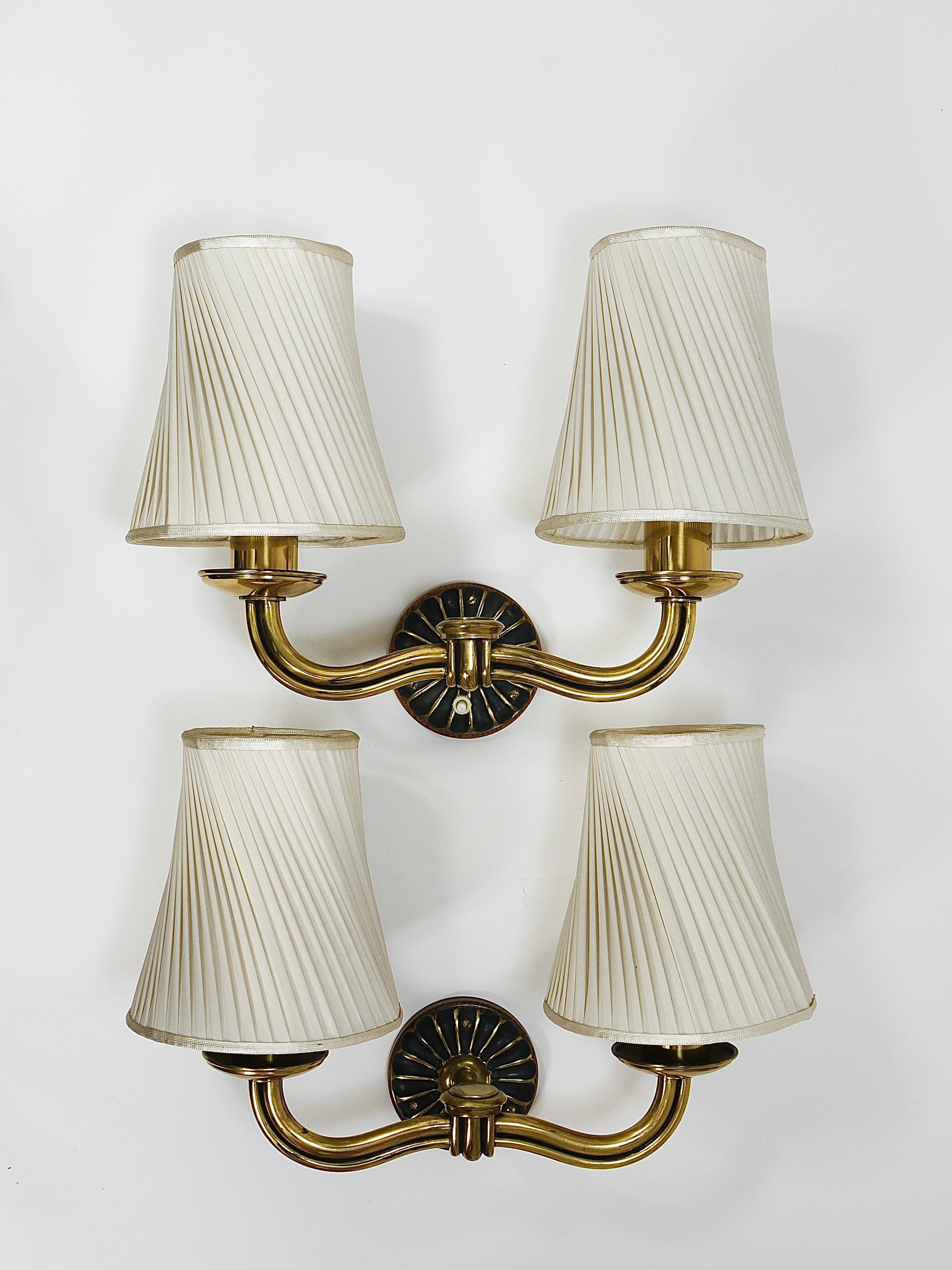 Paire d'appliques en laiton de style Modernity viennois, Autriche, années 1940 en vente 4