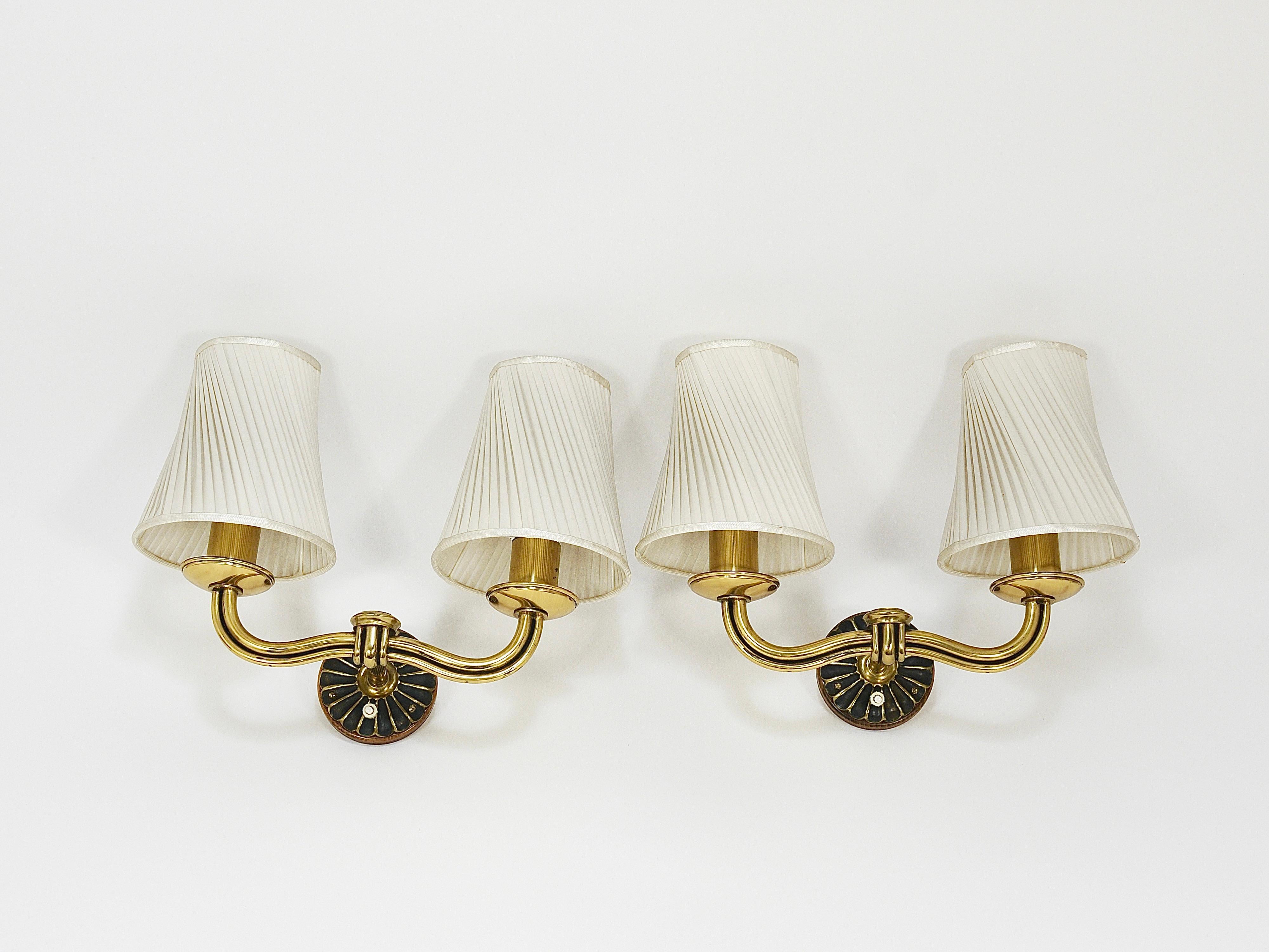 Paire d'appliques en laiton de style Modernity viennois, Autriche, années 1940 en vente 5