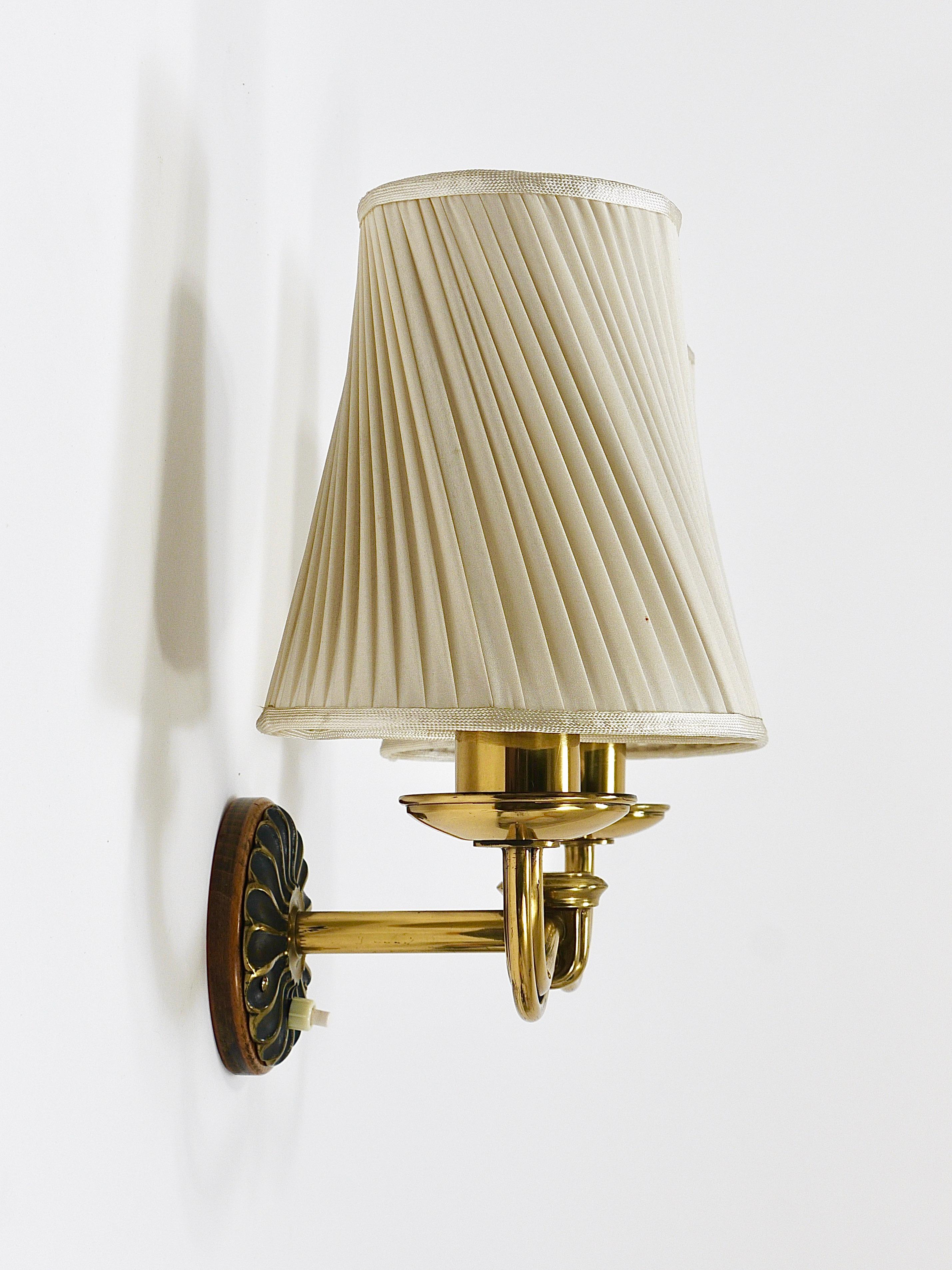 Paire d'appliques en laiton de style Modernity viennois, Autriche, années 1940 en vente 6
