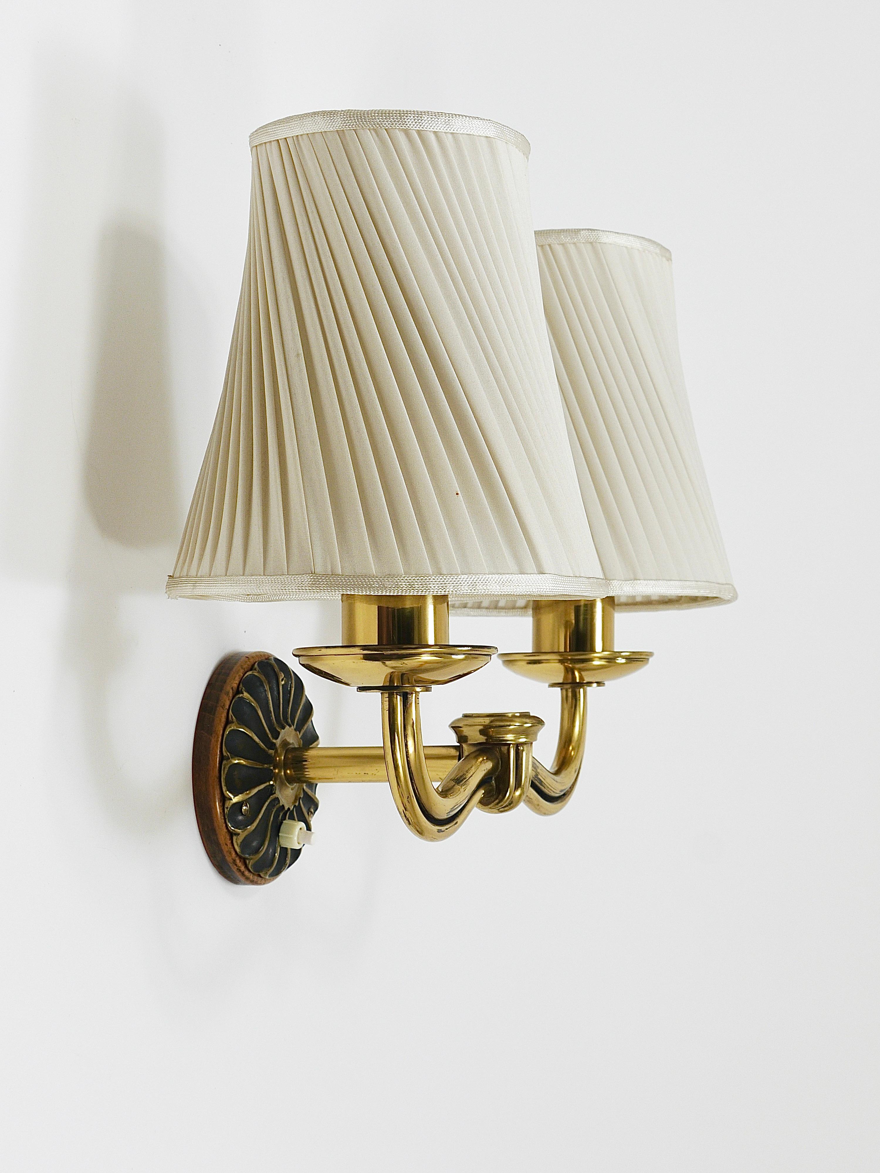 Paire d'appliques en laiton de style Modernity viennois, Autriche, années 1940 en vente 7