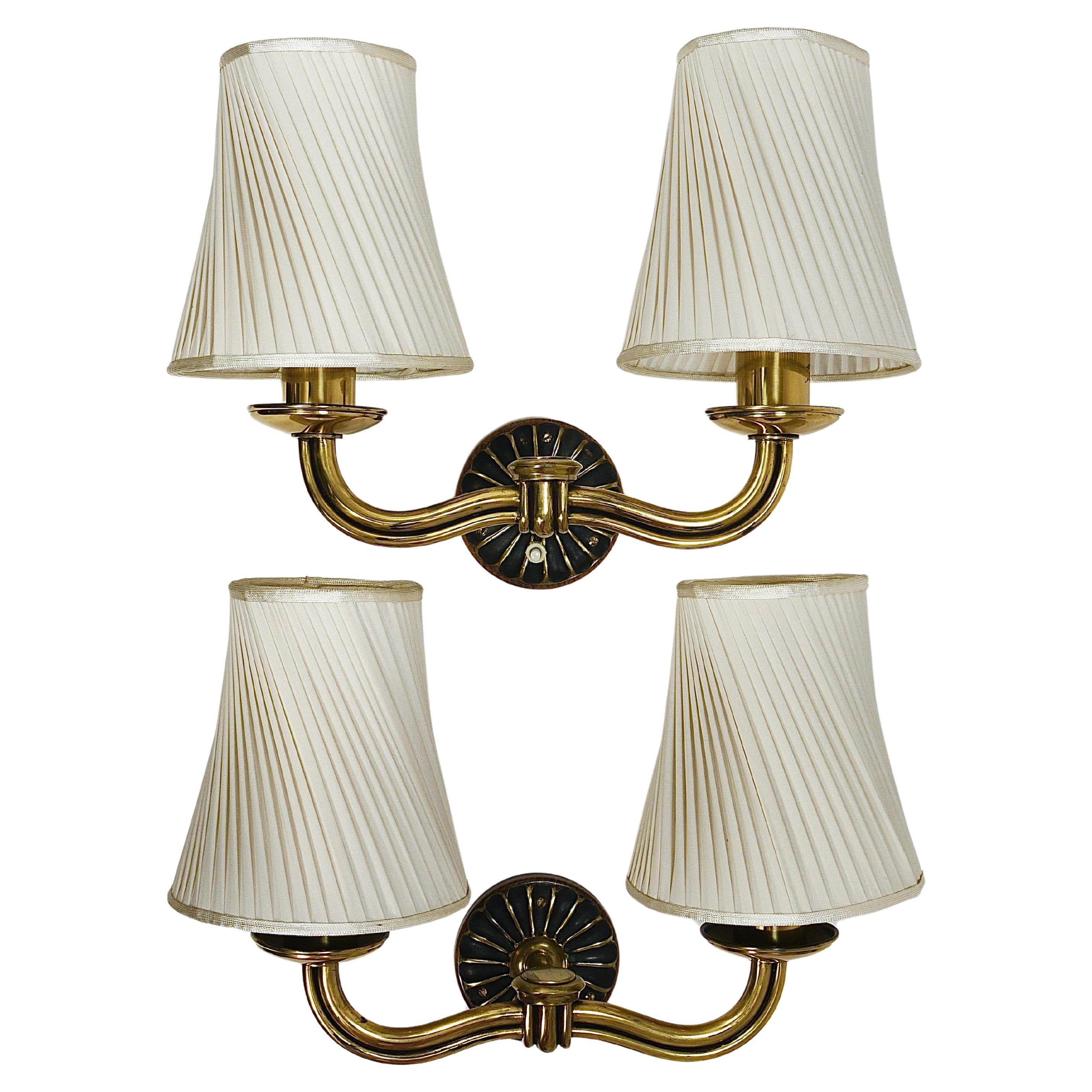 Paire d'appliques en laiton de style Modernity viennois, Autriche, années 1940 en vente