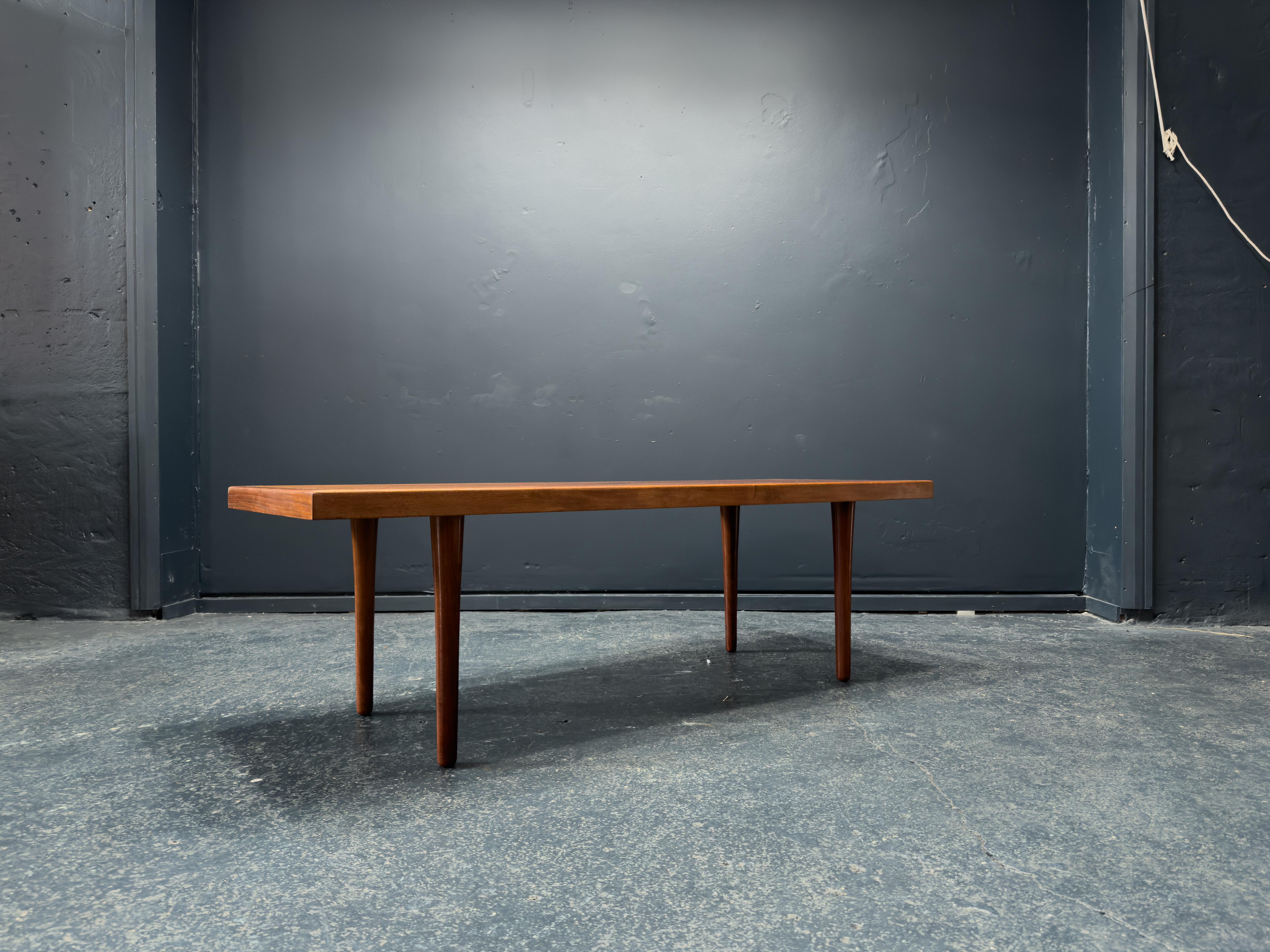 Mid-Century Modern Table basse en teck Hugo Jespersen en vente