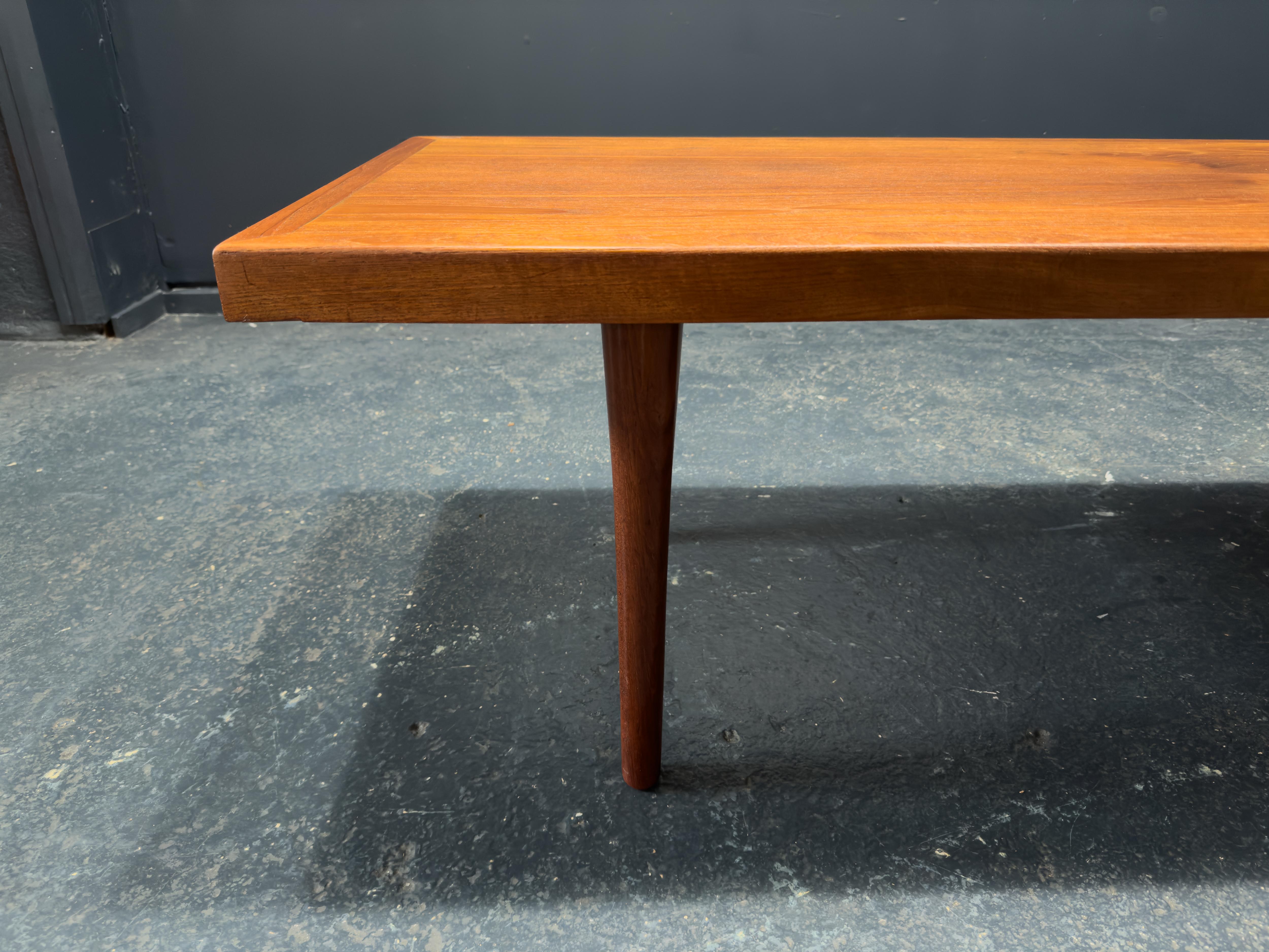 Bois Table basse en teck Hugo Jespersen en vente