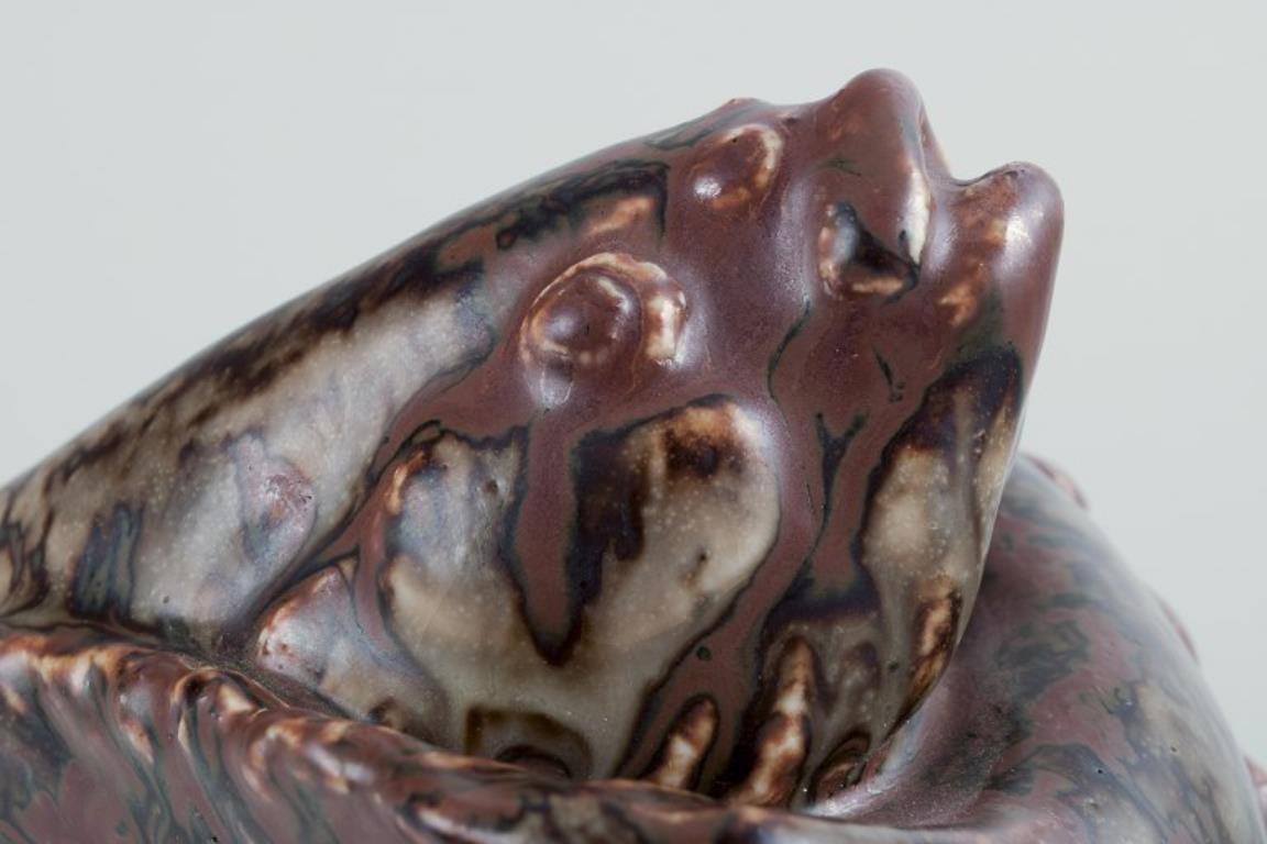 Hugo Liisberg per Saxbo, Danimarca. Scultura in ceramica di due pesci. Sung An glass. In condizioni ottime in vendita a København, Copenhagen