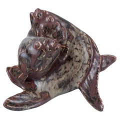Hugo Liisberg para Saxbo, Dinamarca. Escultura de cerámica de dos peces. Esmalte Sung.
