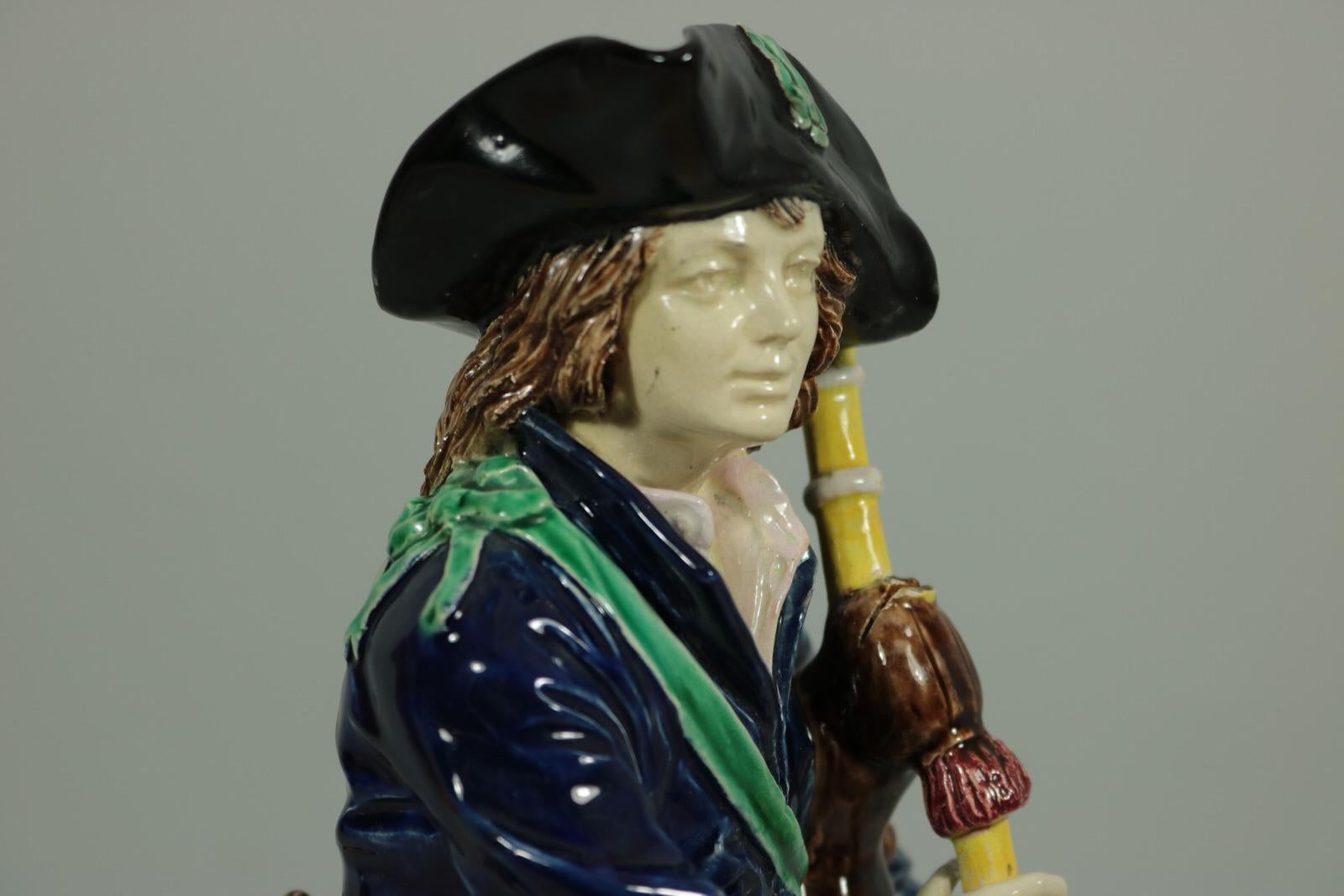 Hugo Lonitz Figure of a Bagpiper In Good Condition In Chelmsford, Essex