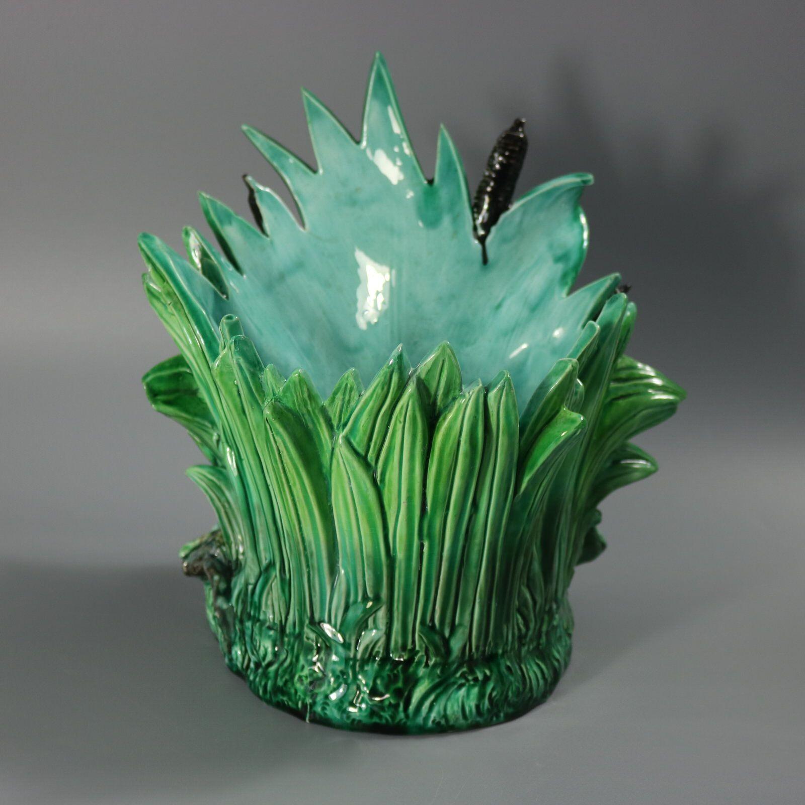 Fine XIX secolo Vaso in maiolica Hugo Lonitz con pernice e pulcini in vendita