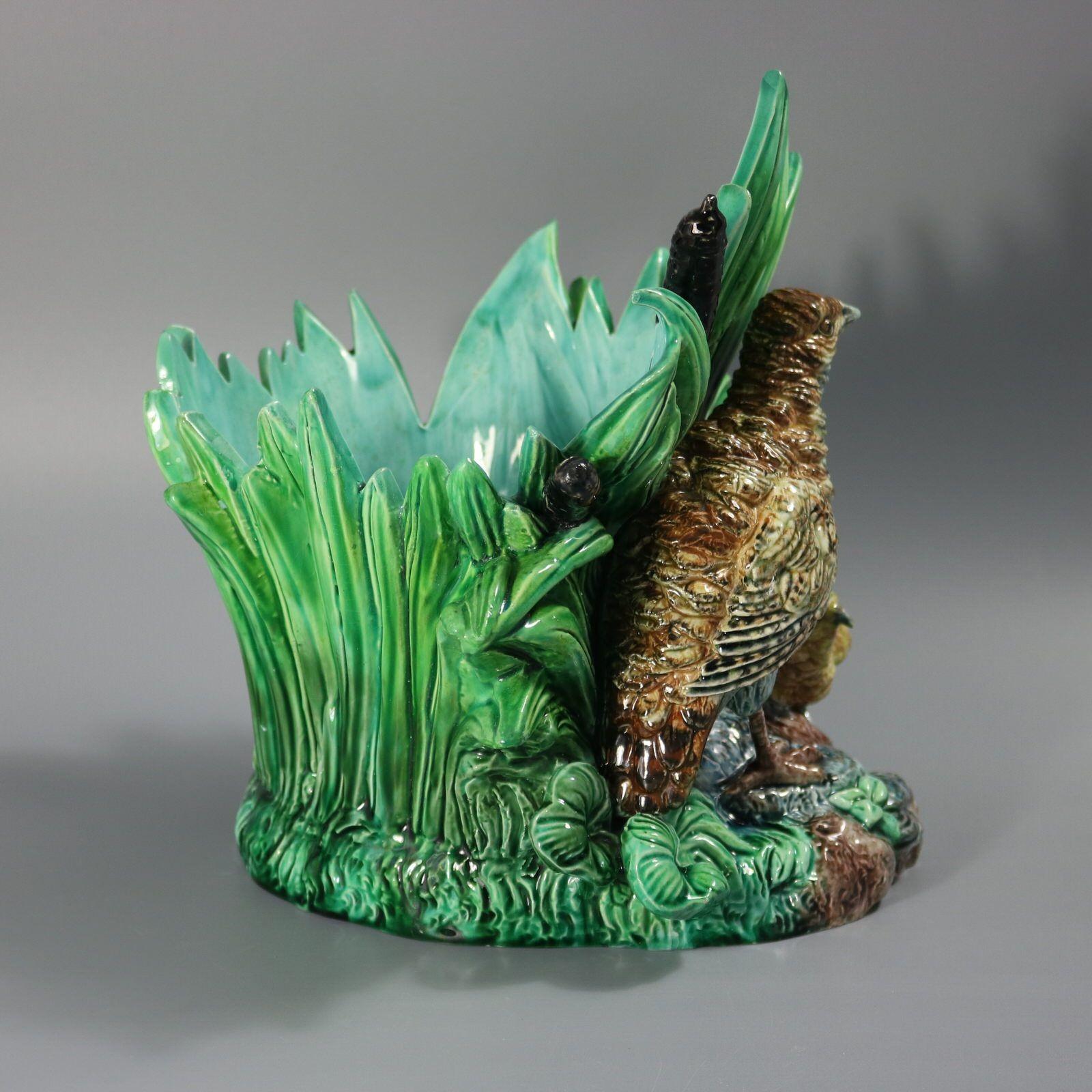 Majolica Vaso in maiolica Hugo Lonitz con pernice e pulcini in vendita