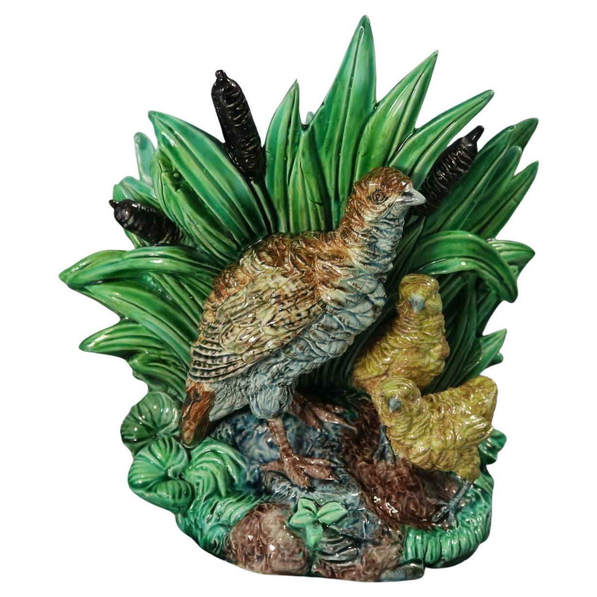 Vaso in maiolica Hugo Lonitz con pernice e pulcini in vendita