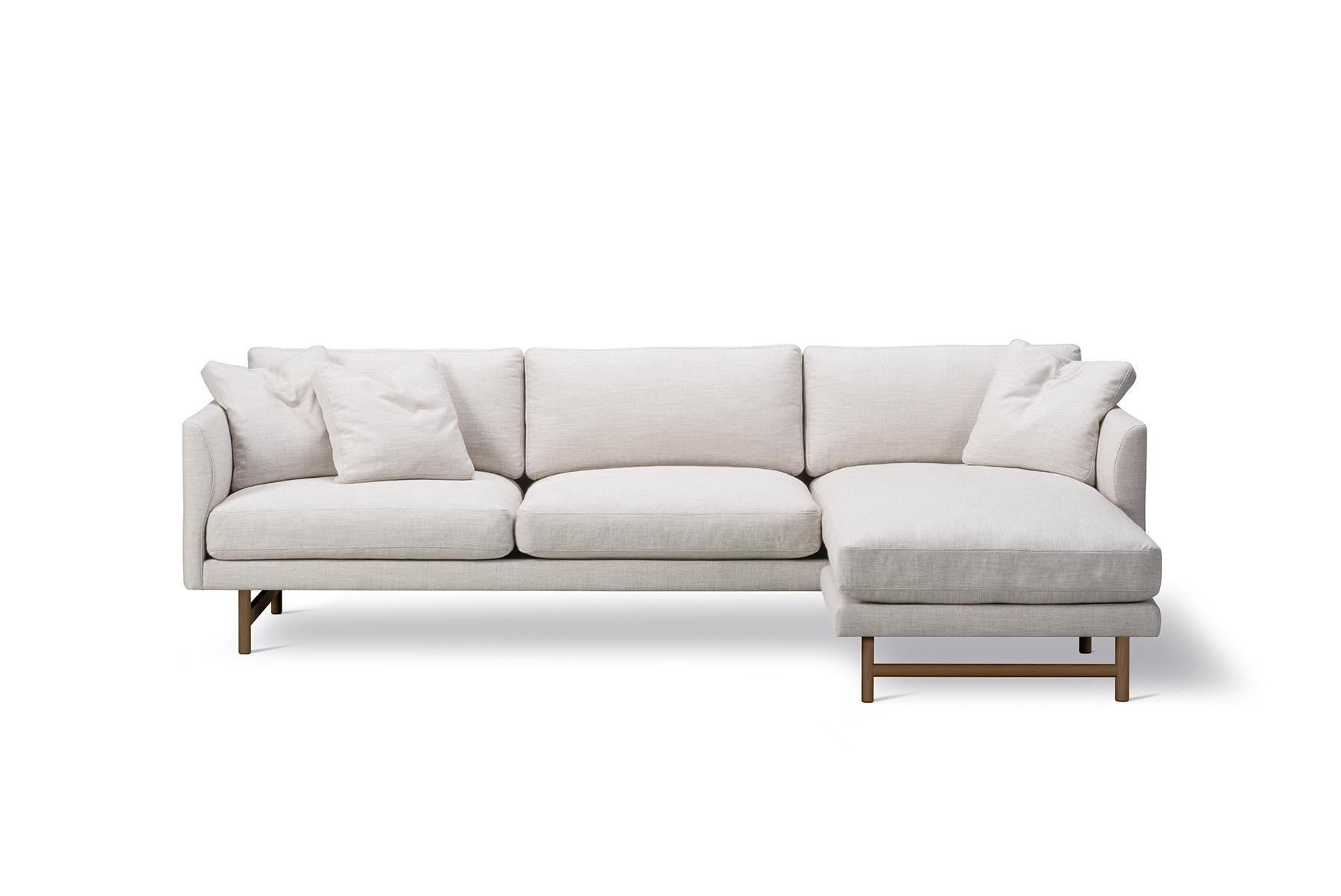 Hugo Passos Calmo Sofá 80, 3 plazas, chaise longue, base de madera Moderno de mediados de siglo en venta