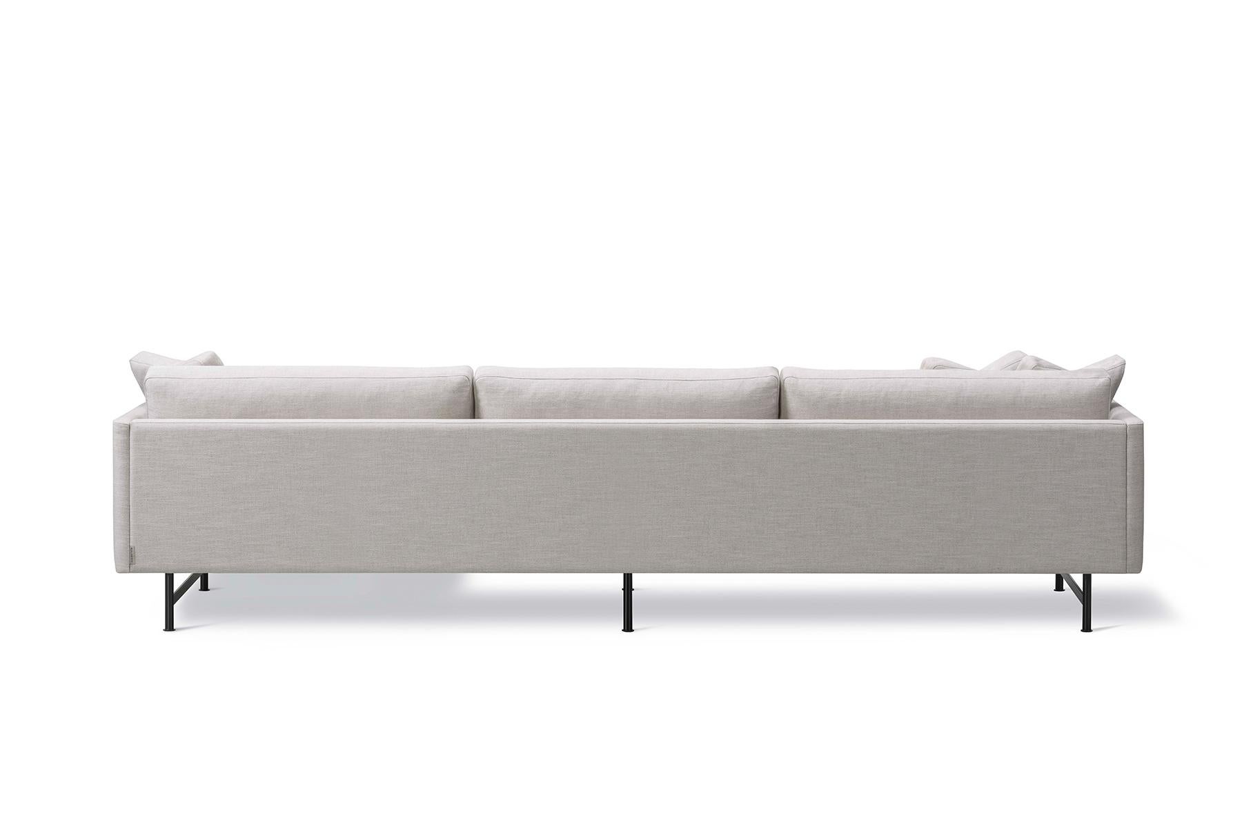 The Hugo Passos Calmo sofa 95, 3-seater, chaise, metal base look is simple and serene in this expansive 3-seater Calmo sofa, where straight lines converge with discrete curved details. Comfy cushions complete the picture in this understated