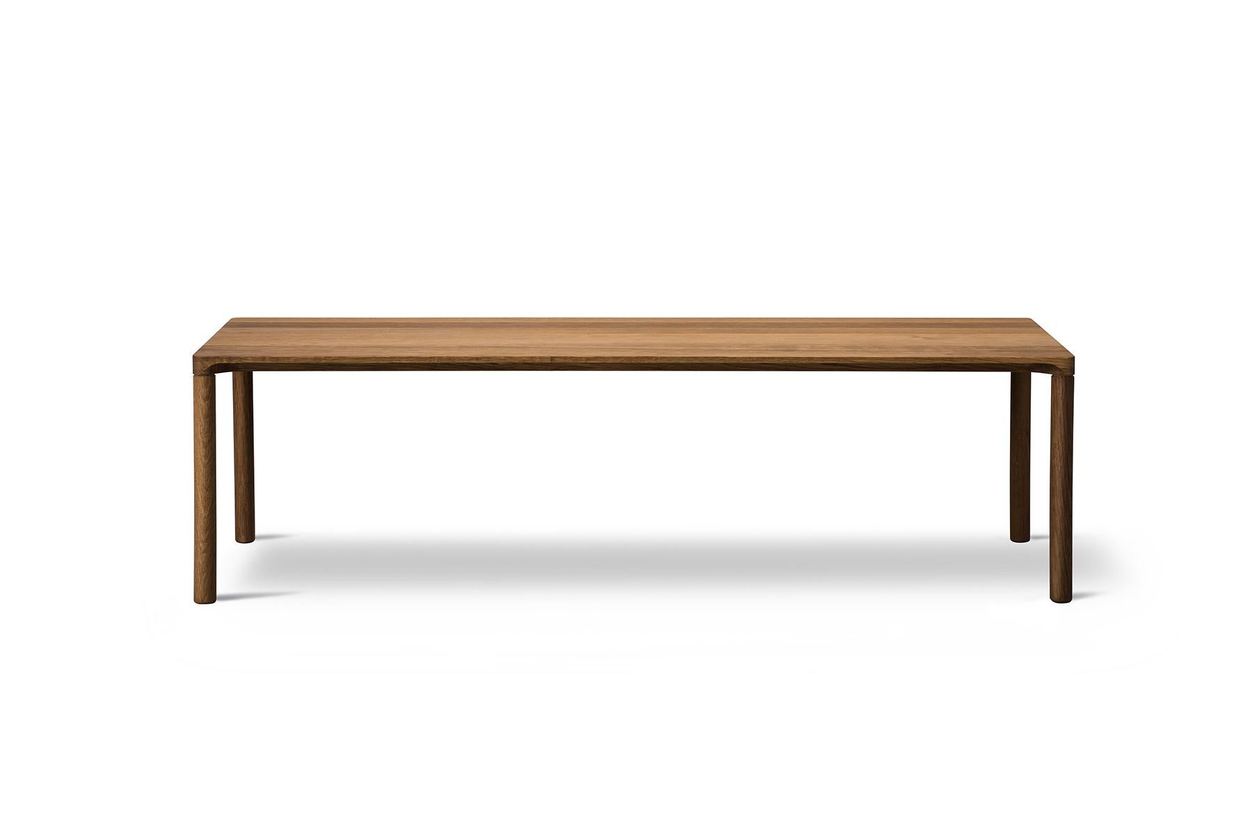 Hugo Passos Piloti table – Extra large is a series of solid oak side tables. The subtle detailing of the table top creates the impression of a single line, floating between four delicate legs. The tables are supplied in two heights and can be