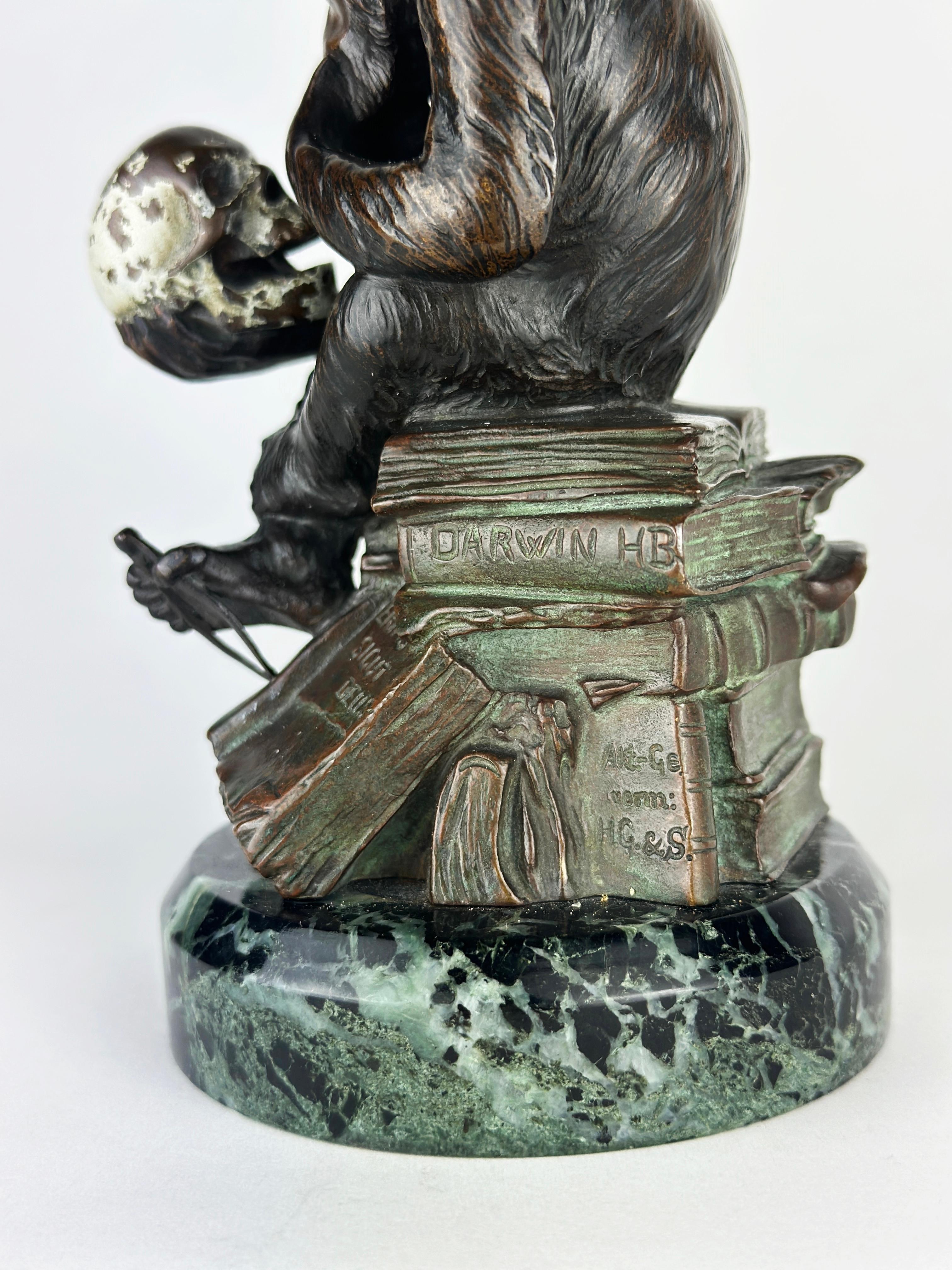 Scimmia con teschio, circa 1900,  Bronzo, firmato in vendita 7