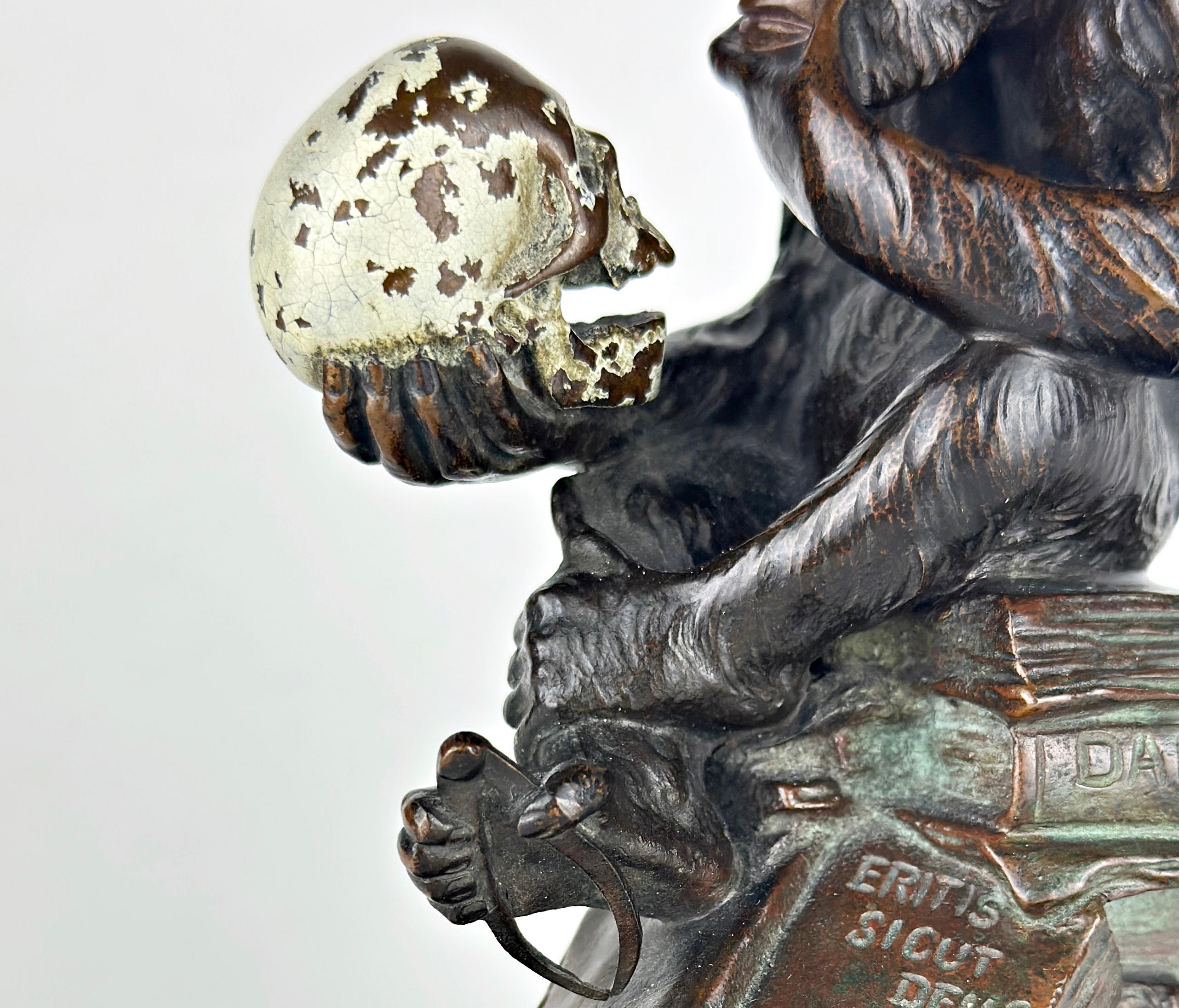 Scimmia con teschio, circa 1900,  Bronzo, firmato in vendita 4