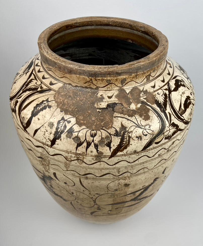 18th Century and Earlier  Ming Cizhou jar For Sale