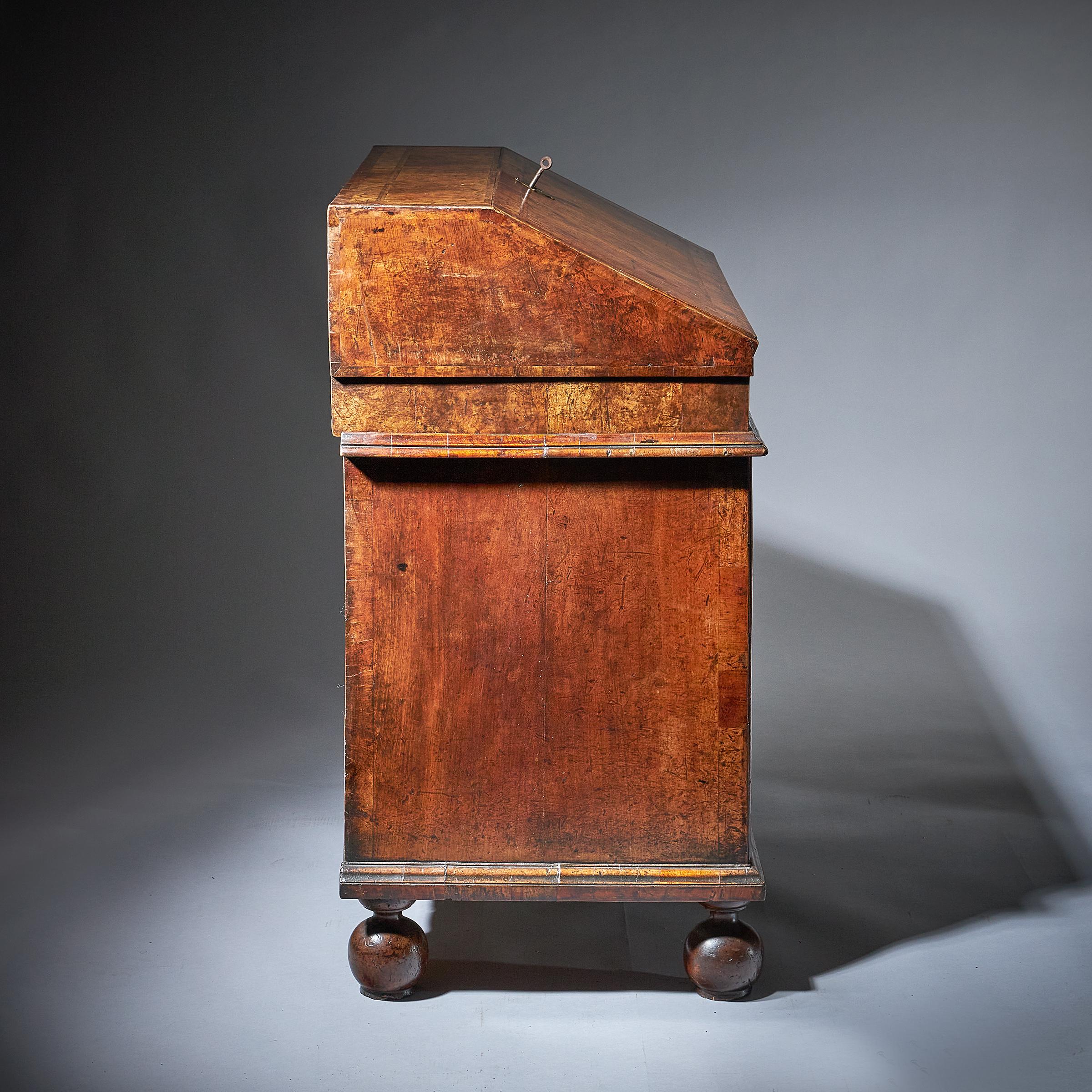 Huguenot 17th-Century Charles II William and Mary Walnut Two-Piece Bureau In Good Condition In Oxfordshire, United Kingdom