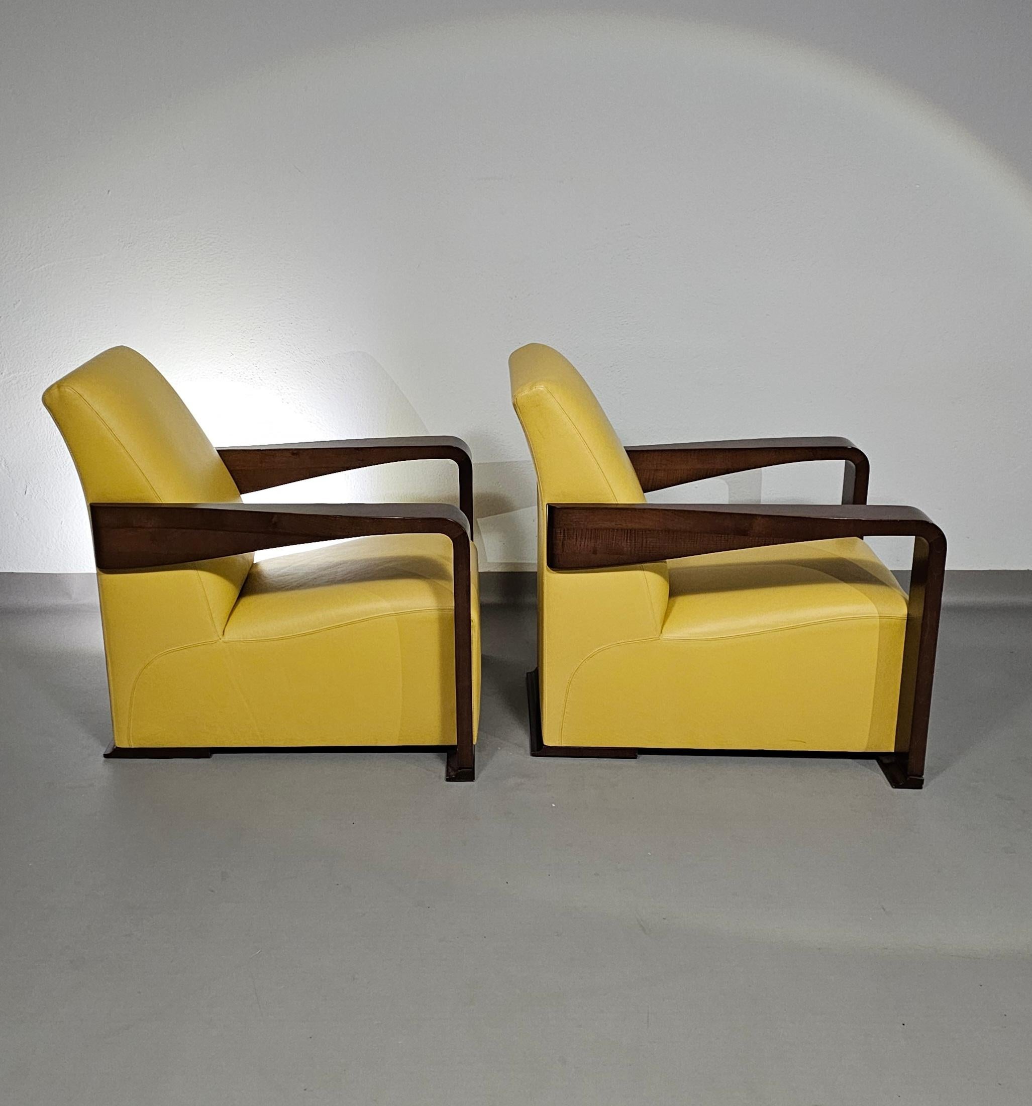 Leather Hugues Chevalier Beautiful condition / Set 0f 2 Ying armchair / leather For Sale