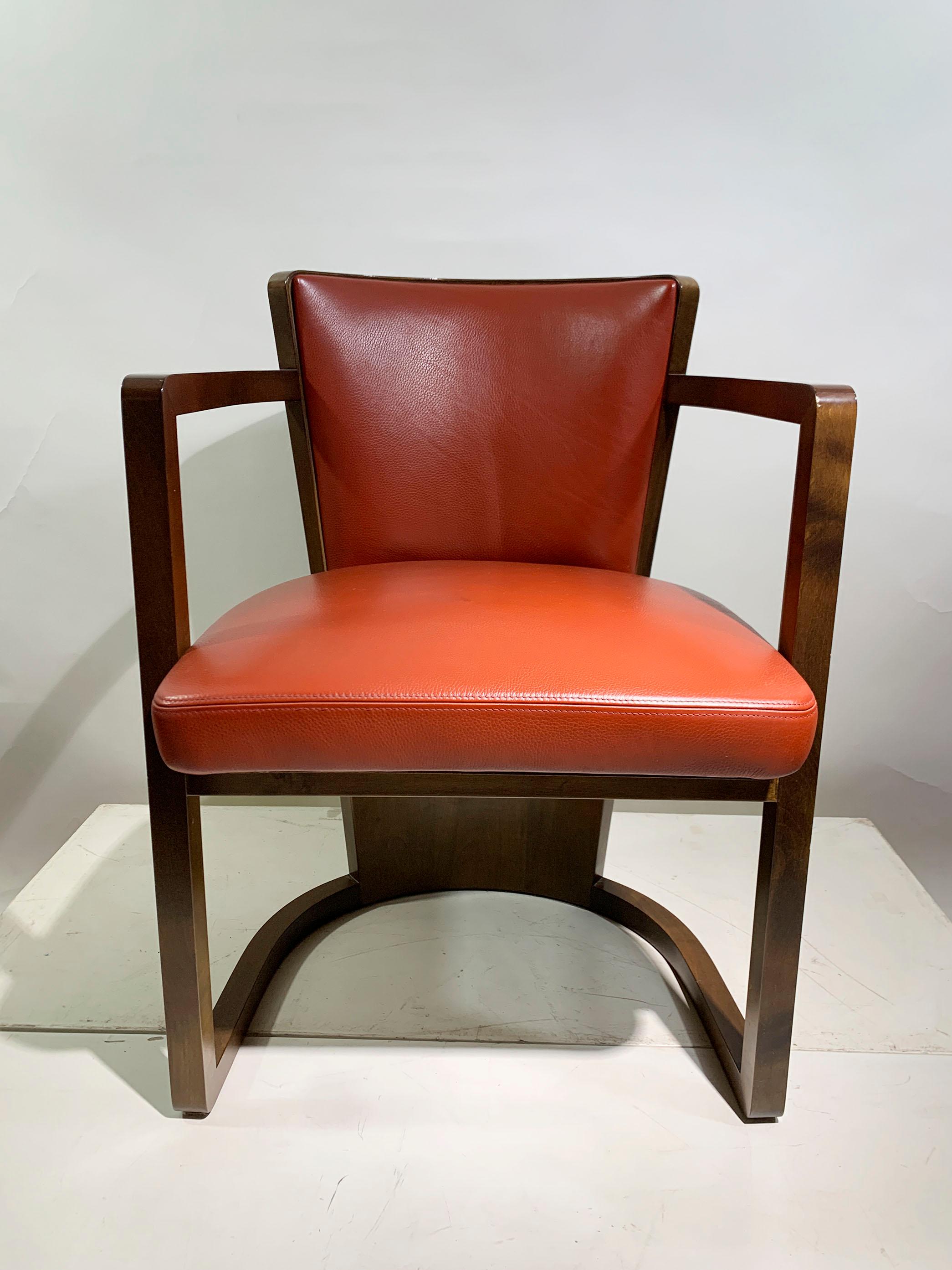 This Wiebe chair is amazingly comfortable, with a discreet volume that in no way subtracts from the strength of the design.

The Wiebe Armchair is not only comfortable, but also boasts an original and compact design.

Its rounded wooden back with a