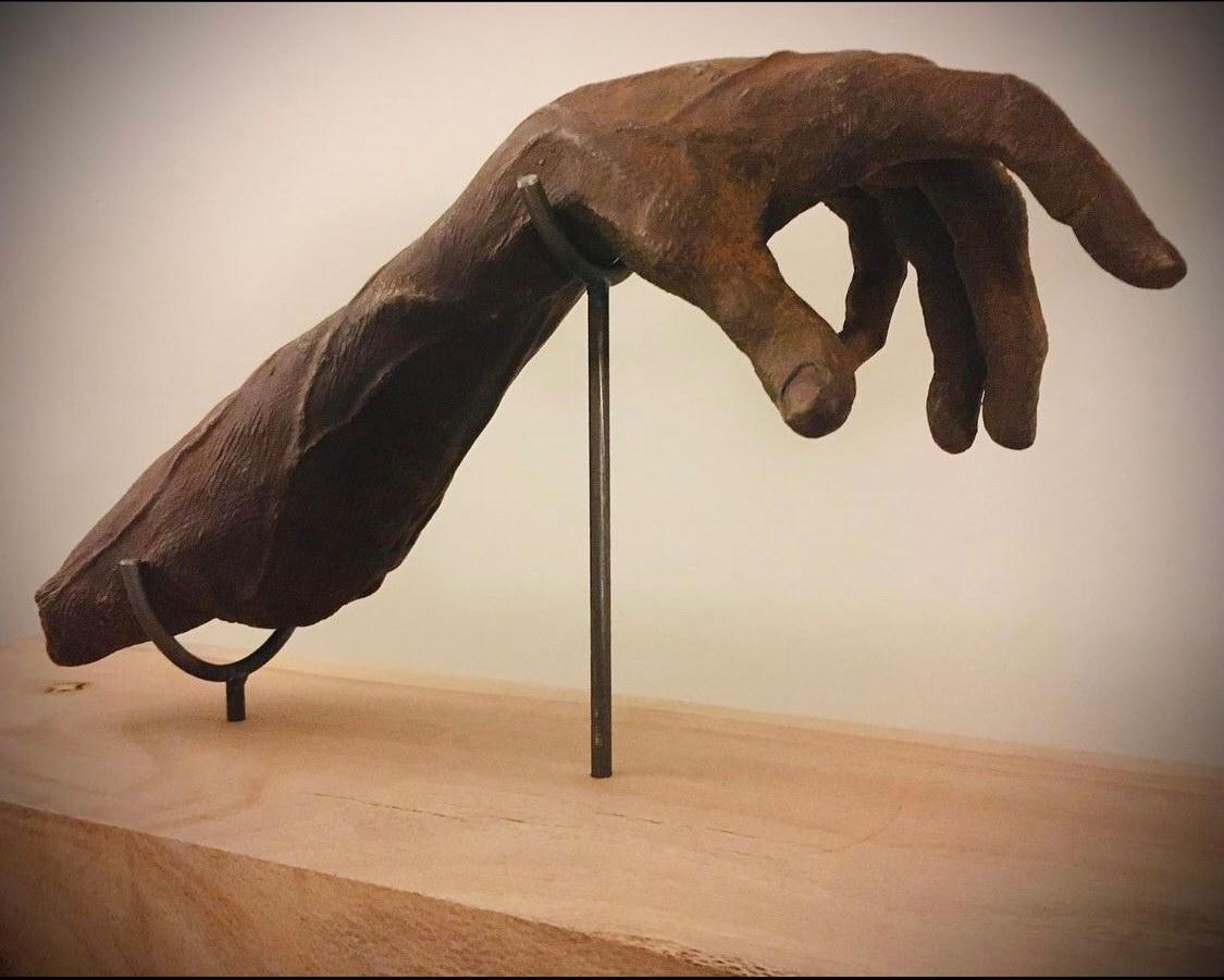 Hugues Scheid - Ancora Imparo - bronze hands

A new work, bronze arms cast in the Melbourne and mounted on a timber base.

Measures: Hands are 43cms long for the right arm 37cms long for the left arm.
Wood Base 101.2cms Length, 10cms thick,