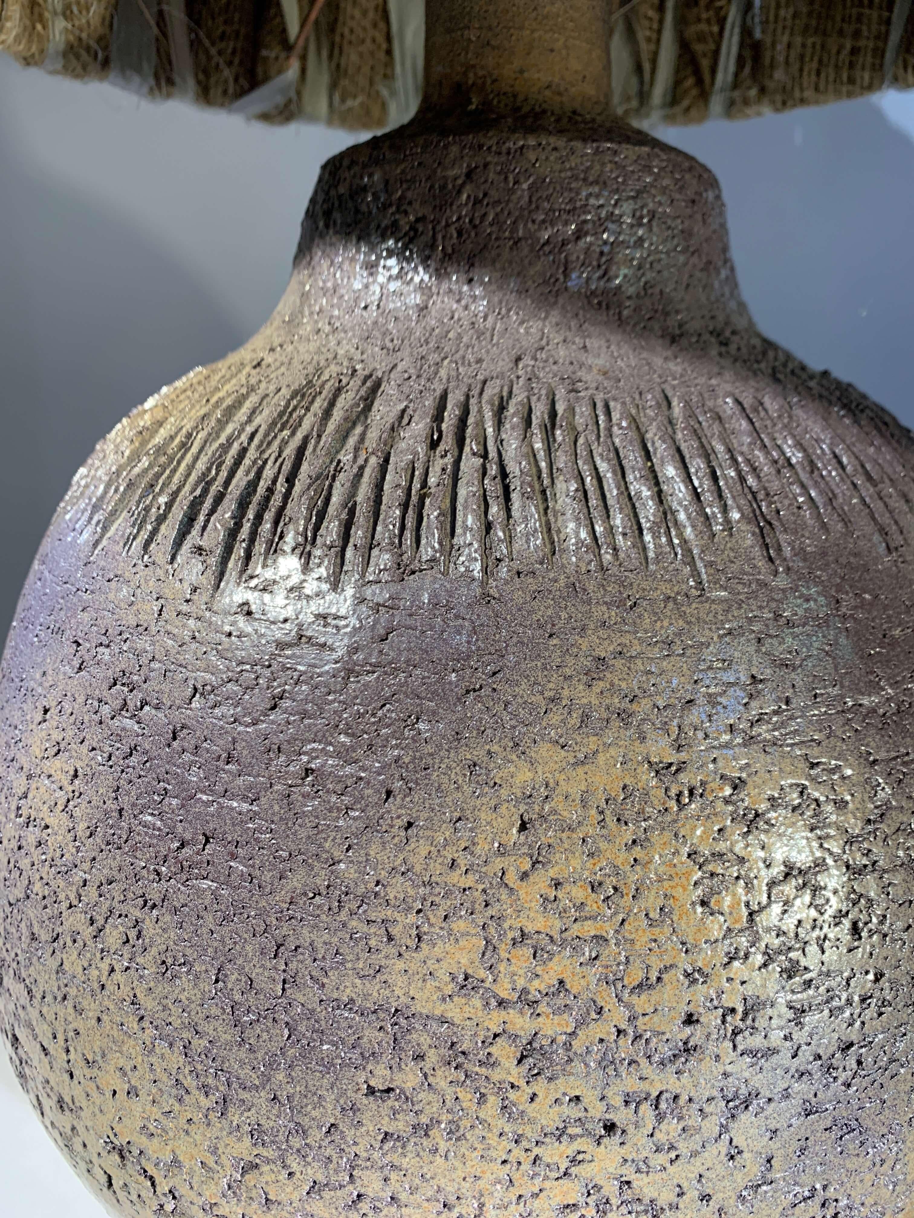Huguette BESSONE Französische Keramik-Tischlampe im Zustand „Gut“ im Angebot in L’ISLE-SUR-LA-SORGUE, FR