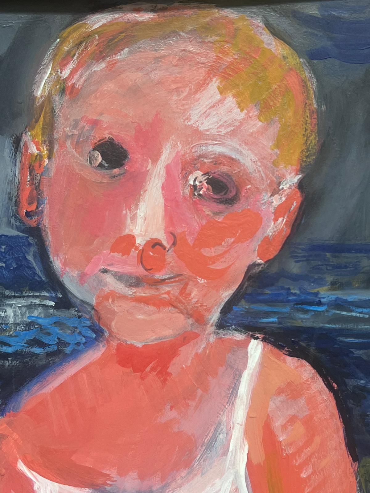 Portrait d'enfant sur plage avec mer et bateau, signé par le moderniste français en vente 1