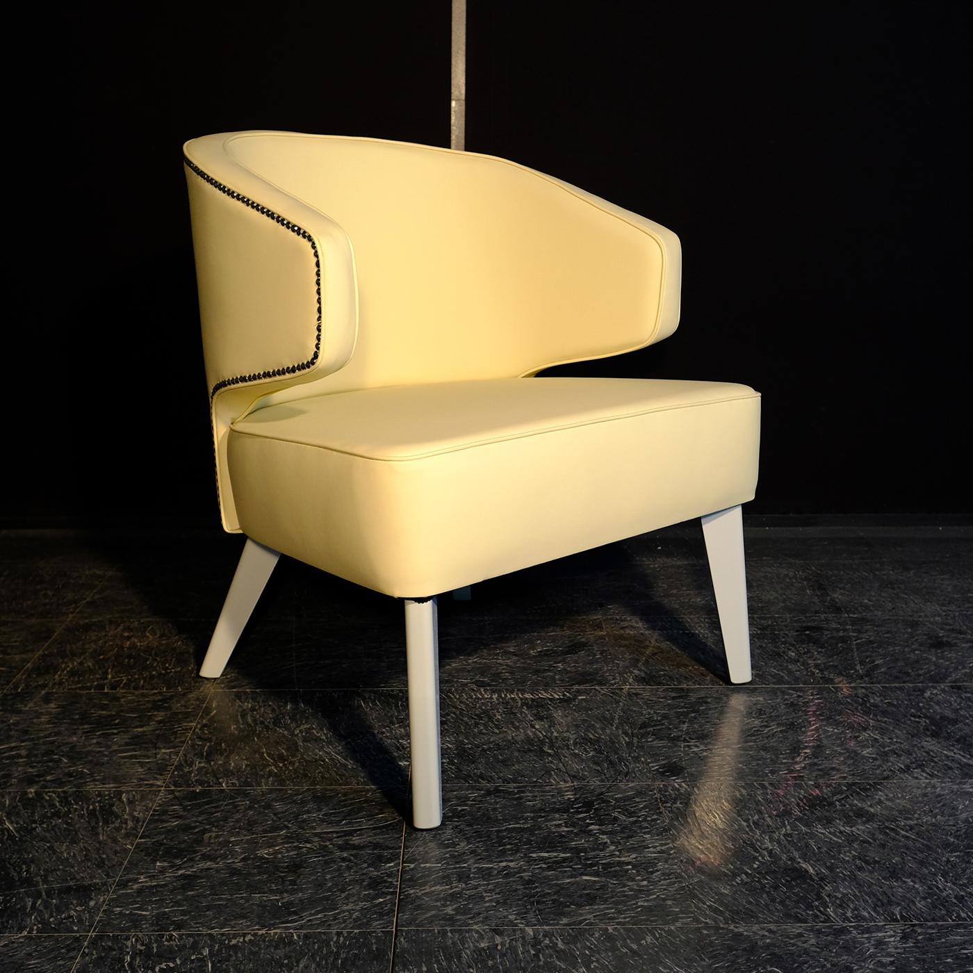 Hugy yellow armchair by Divina Project.