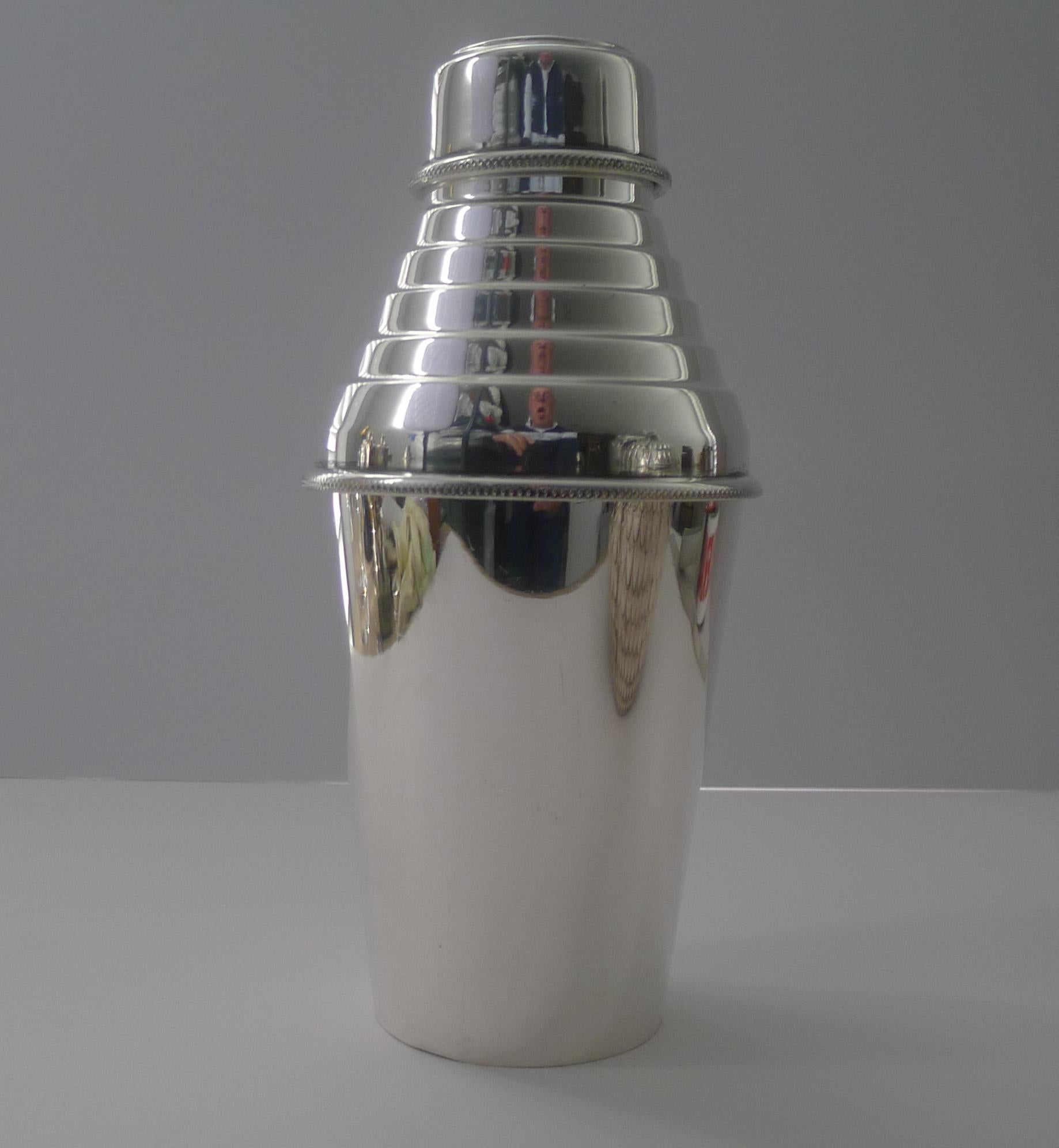 British Hukin & Heath - Art Deco Silver Plated Cocktail Shaker c.1930 For Sale