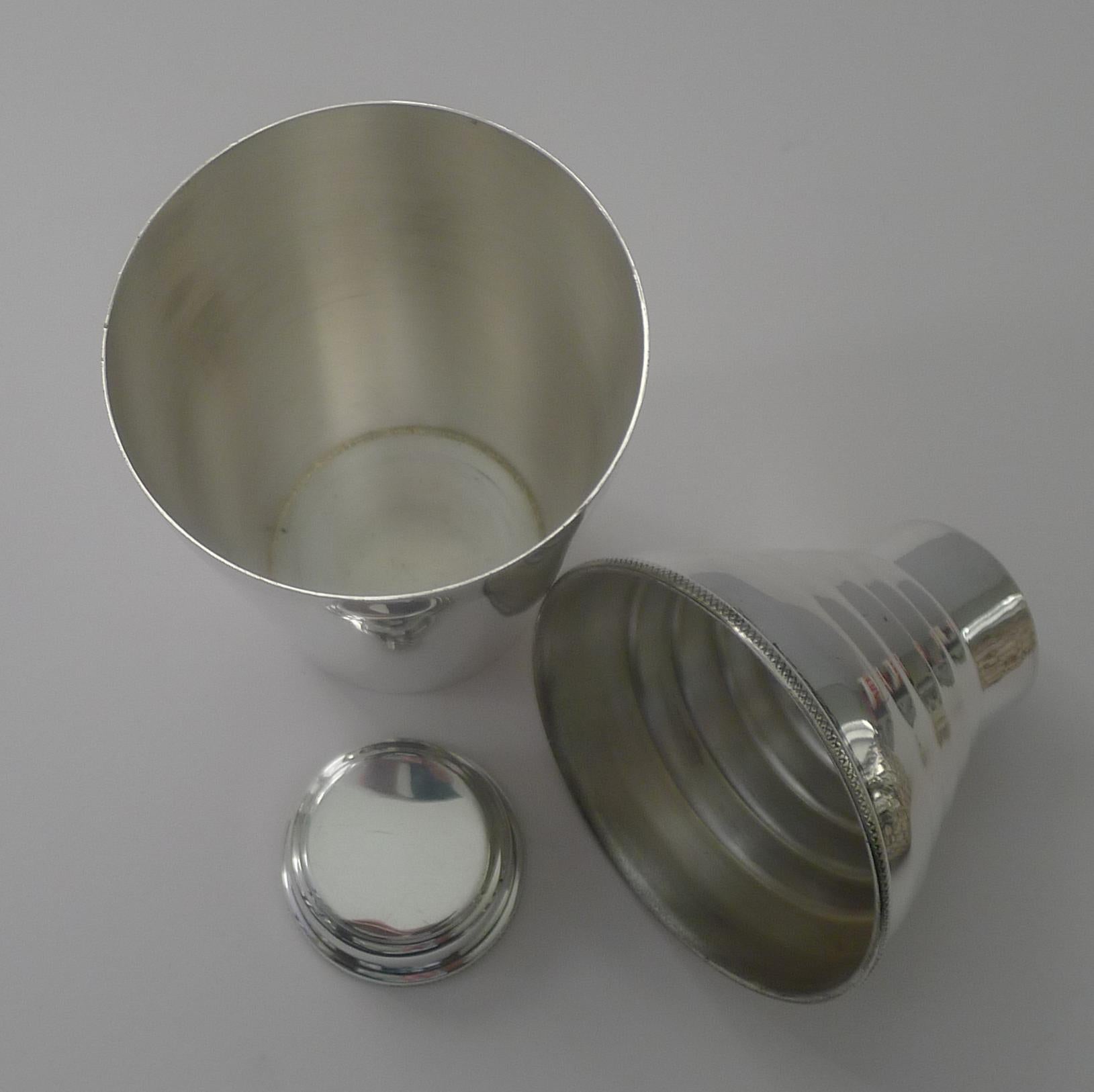 Hukin & Heath - Art Deco Silver Plated Cocktail Shaker c.1930 For Sale 1