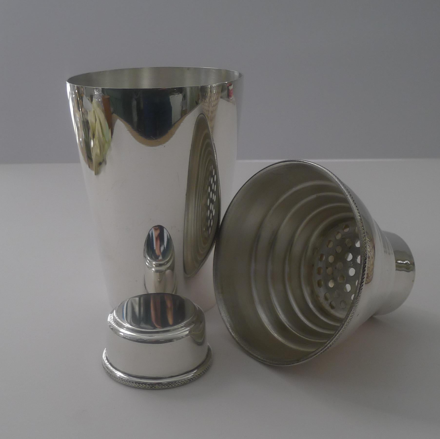 Hukin & Heath - Art Deco Silver Plated Cocktail Shaker c.1930 For Sale 2