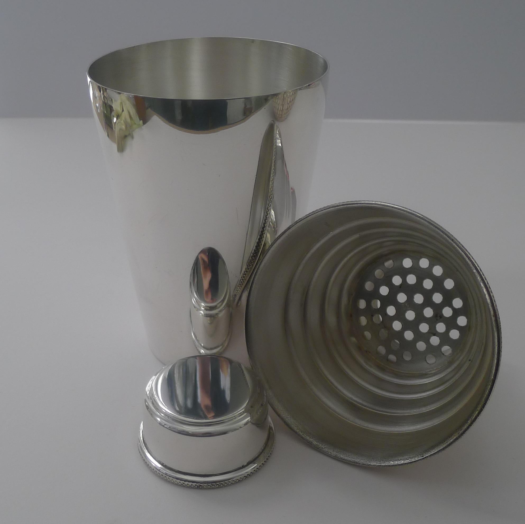 Hukin & Heath - Art Deco Silver Plated Cocktail Shaker c.1930 For Sale 3