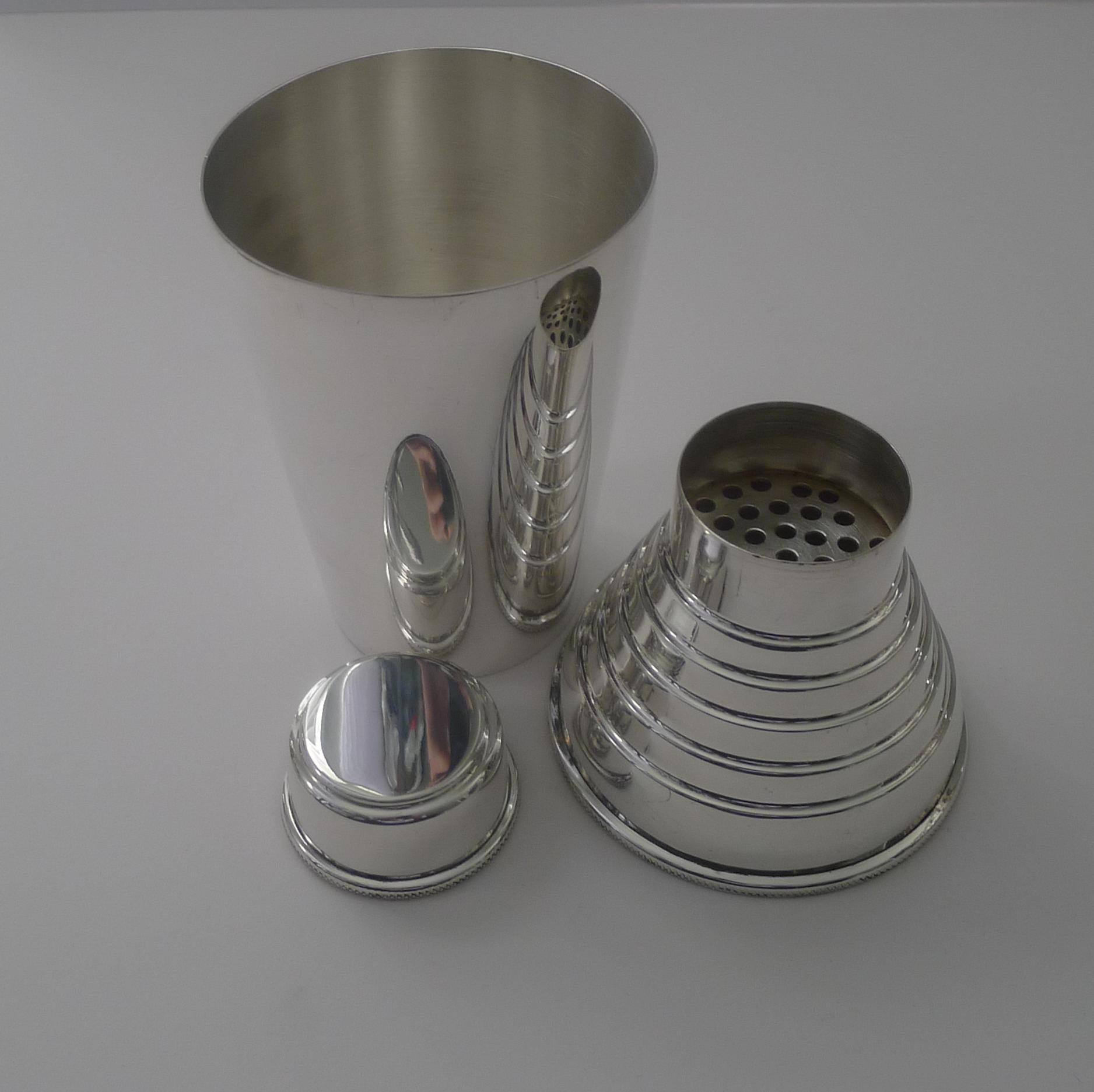 Hukin & Heath - Art Deco Silver Plated Cocktail Shaker c.1930 For Sale 4