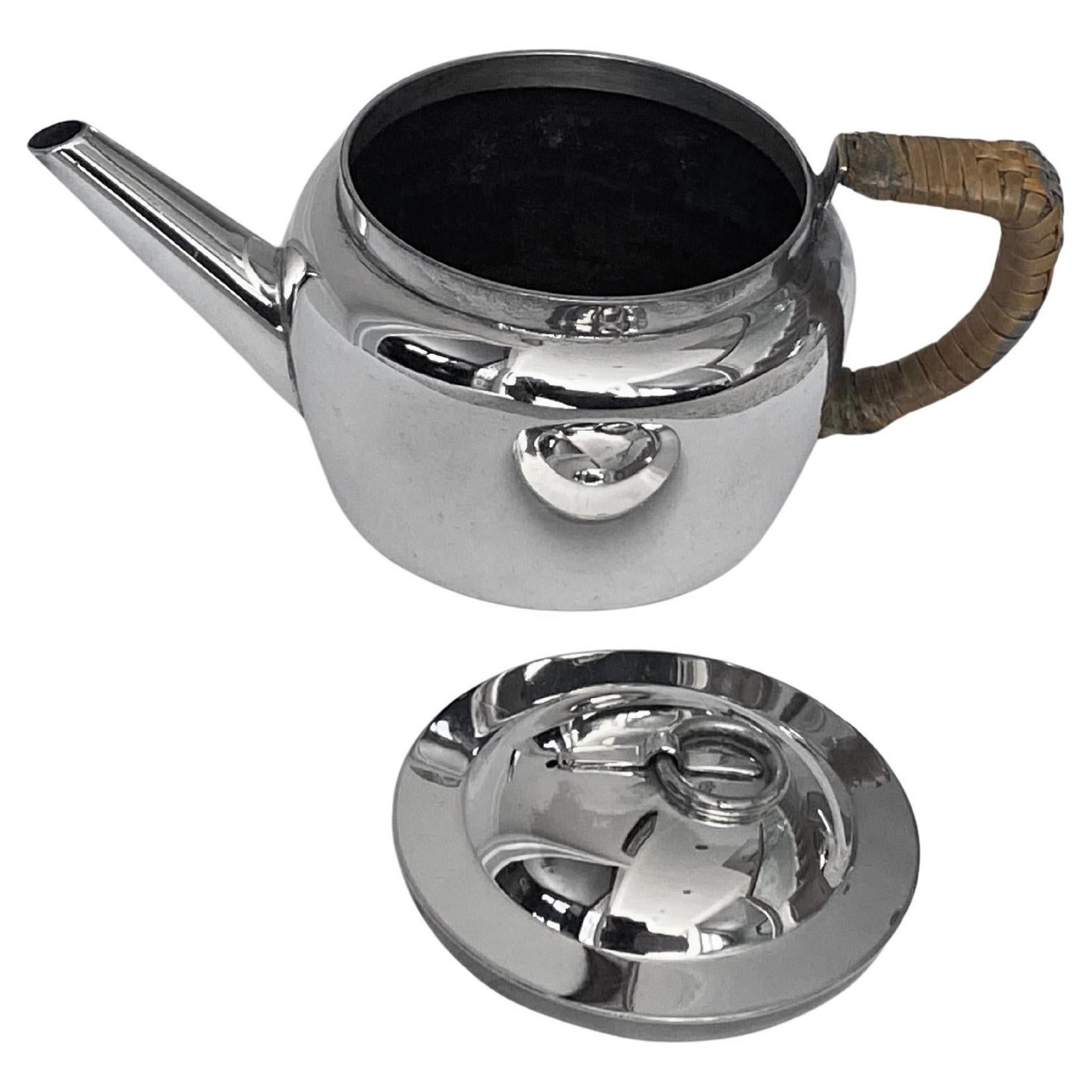Bollitore e teiera in argento Hukin and Heath Christopher Dresser C.C. 1884 In condizioni buone in vendita a Toronto, Ontario