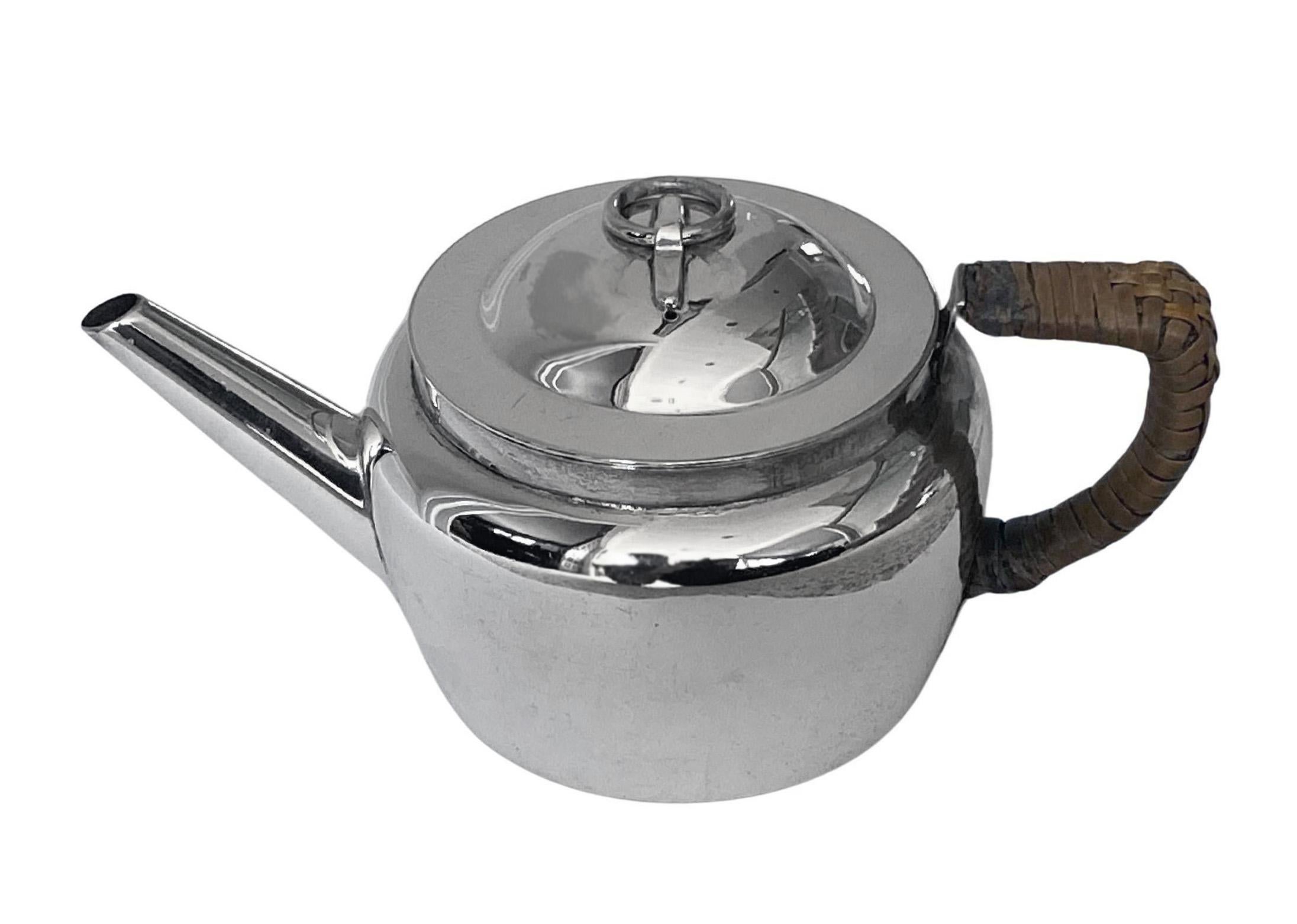 Fine XIX secolo Bollitore e teiera in argento Hukin and Heath Christopher Dresser C.C. 1884 in vendita