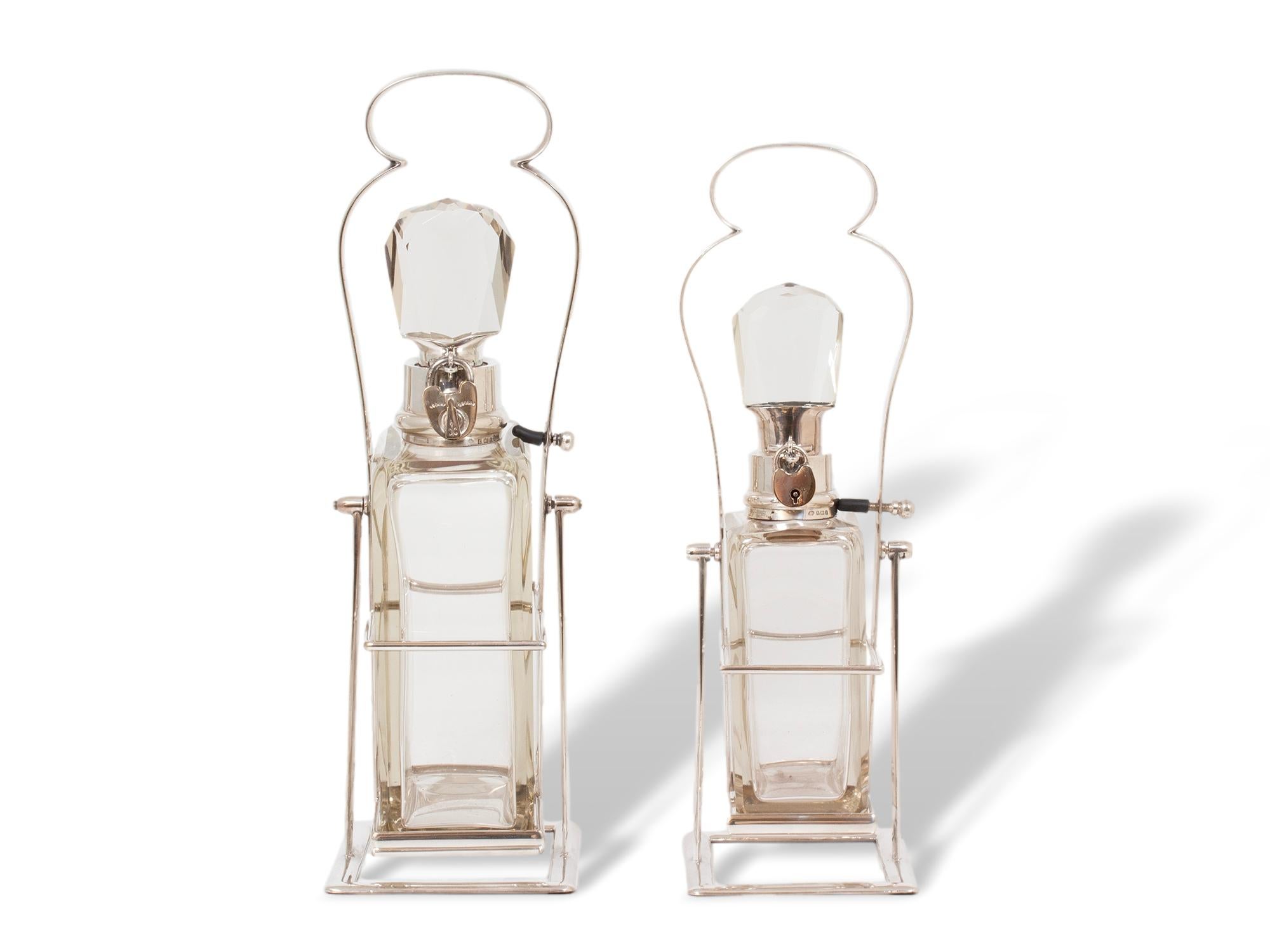 Hukin & Heath Pair of Silver Tilting Liquor Decanters In Good Condition For Sale In Northampton, GB