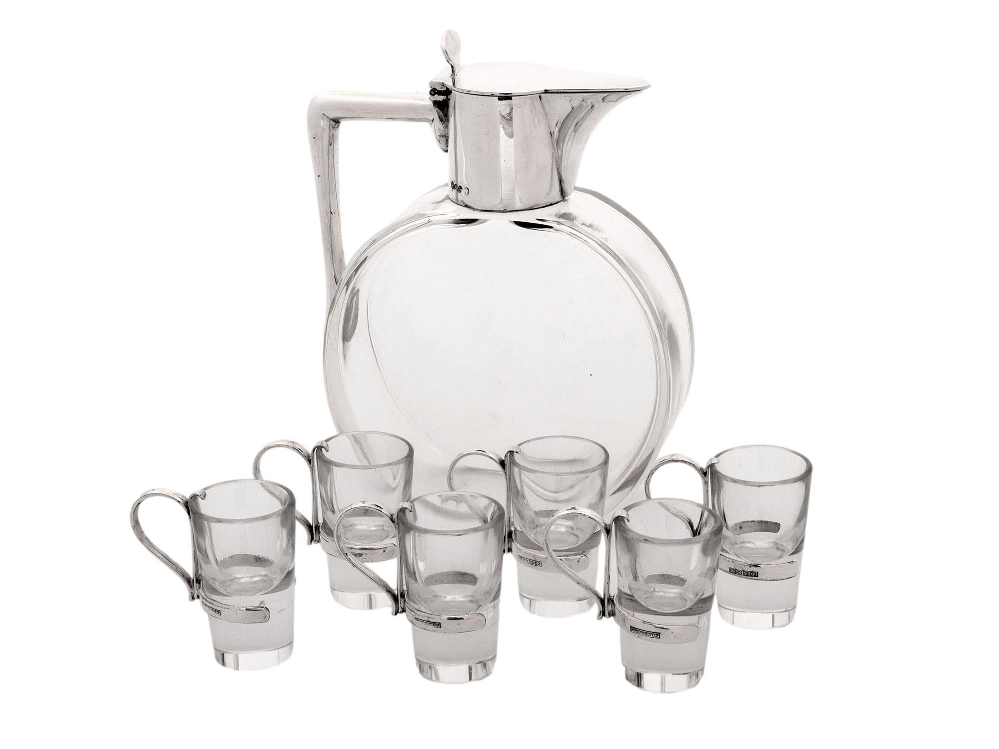 Christopher Dresser Style Decanter & Six Glasses with Removable Handles

From our Decanter collection, we are pleased to offer this stylish Art Deco style Decanter set by renowned firm Hukin & Heath. The set comprising of a single rounded decanter