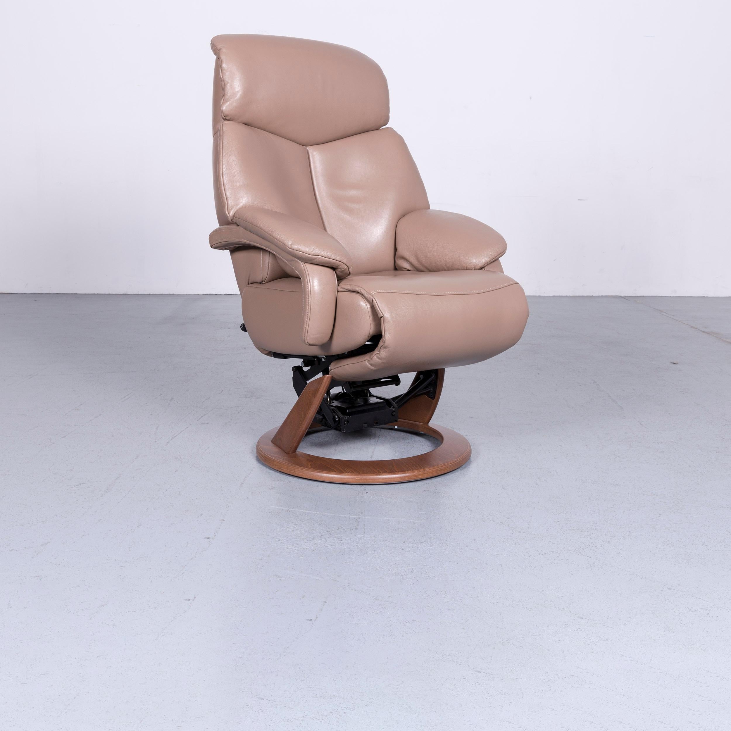 We bring to you a Hukla Cosy Relax designer leather armchair brown chair with recliner function.